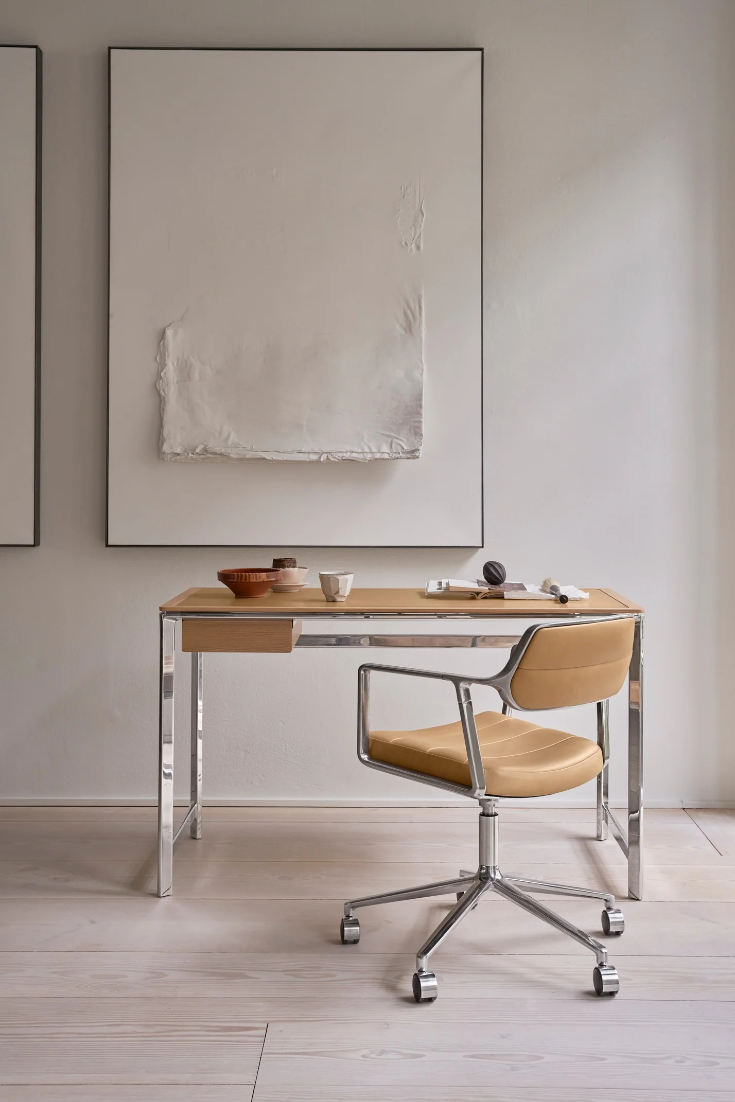 Biurko STUDIO zielony skórzany blat z orzechową ramą i aluminiową podstawą - Image 5