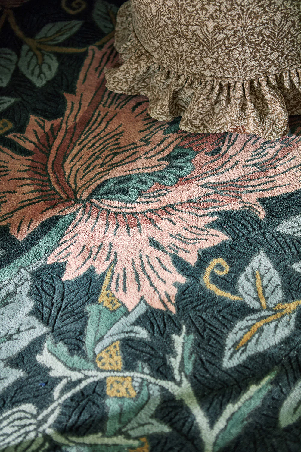 Dywan wełniany HONEYSUCKLE & TULIP TEAL ciemnozielony z różowym - Image 6