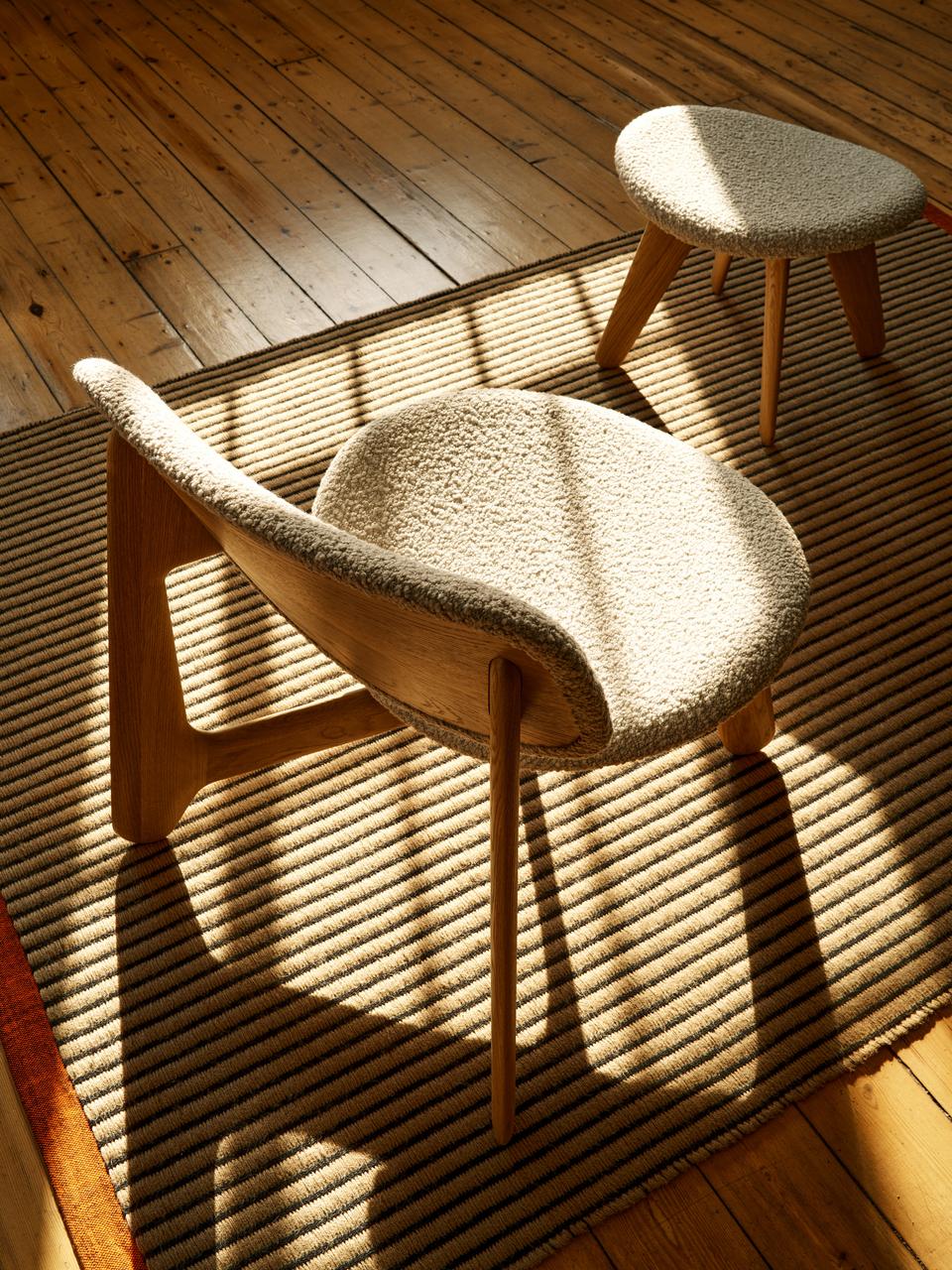 Fotel SLAB beżowy boucle z dębową podstawą - Image 4