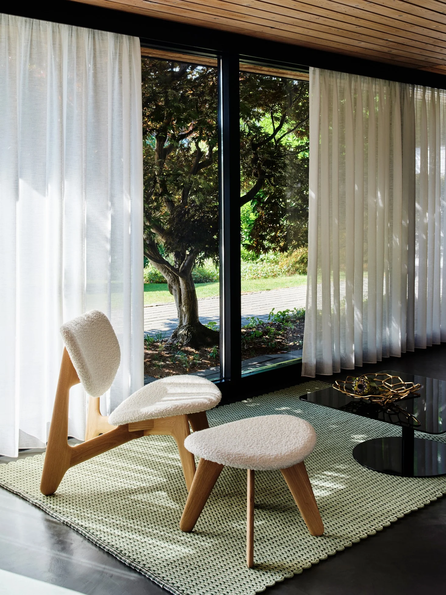 Fotel SLAB beżowy boucle z dębową podstawą - Image 9