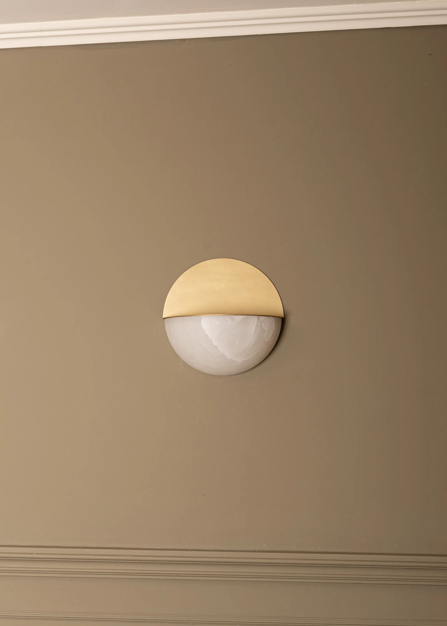 Kinkiet LUNO biały alabaster z mosiężnym - Image 5