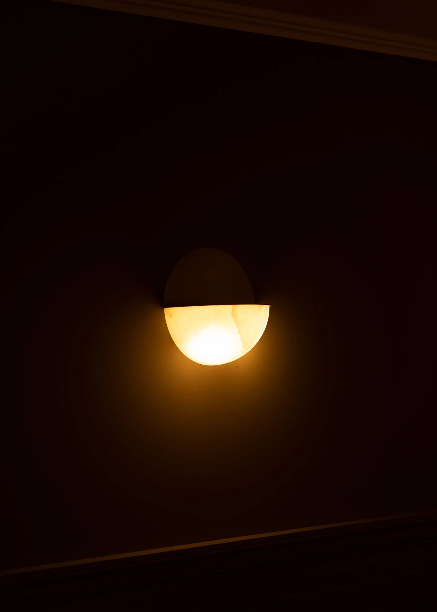 Kinkiet LUNO biały alabaster z mosiężnym - Image 7