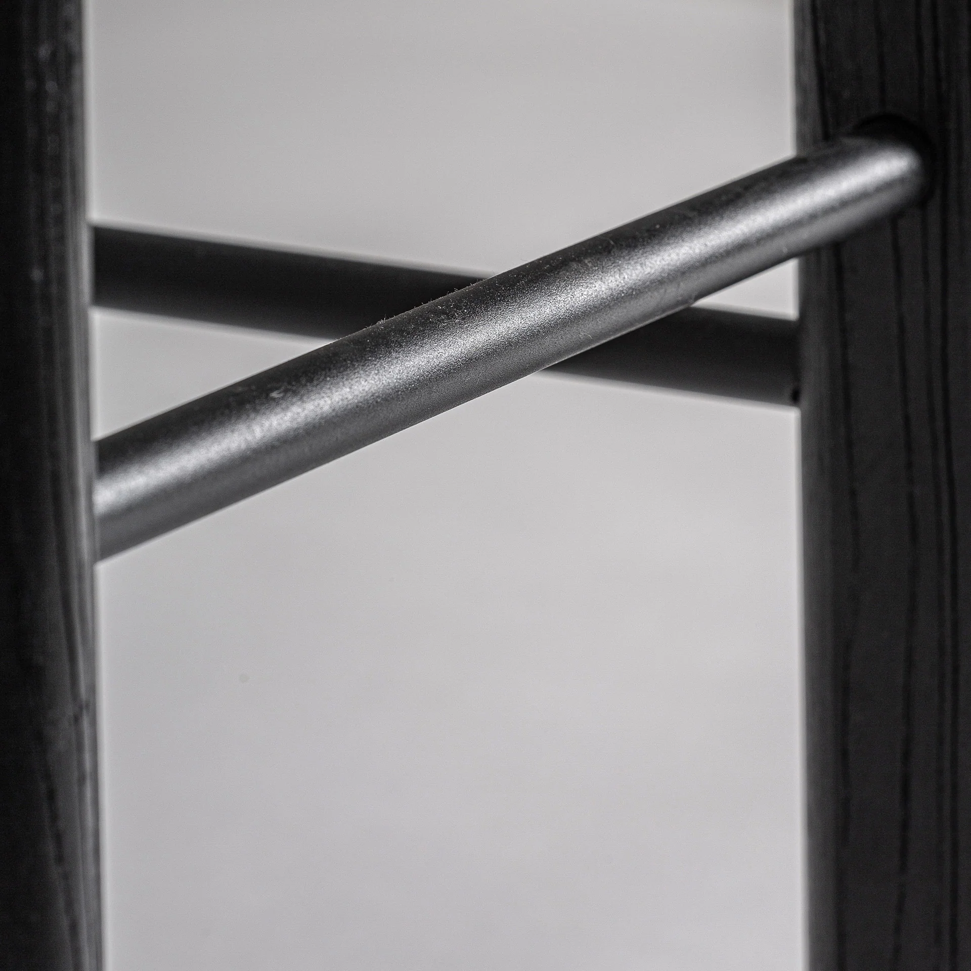 Krzesło barowe JACQUARD szary z czarną wiązową podstawą - Image 6