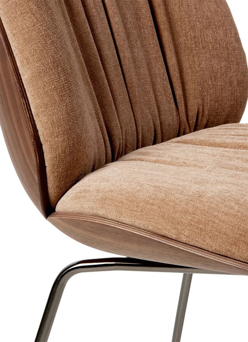 Krzesło BEETLE SOFT tapicerowane z drewnianym wykończeniem i czarną chromowaną podstawą - Image 3