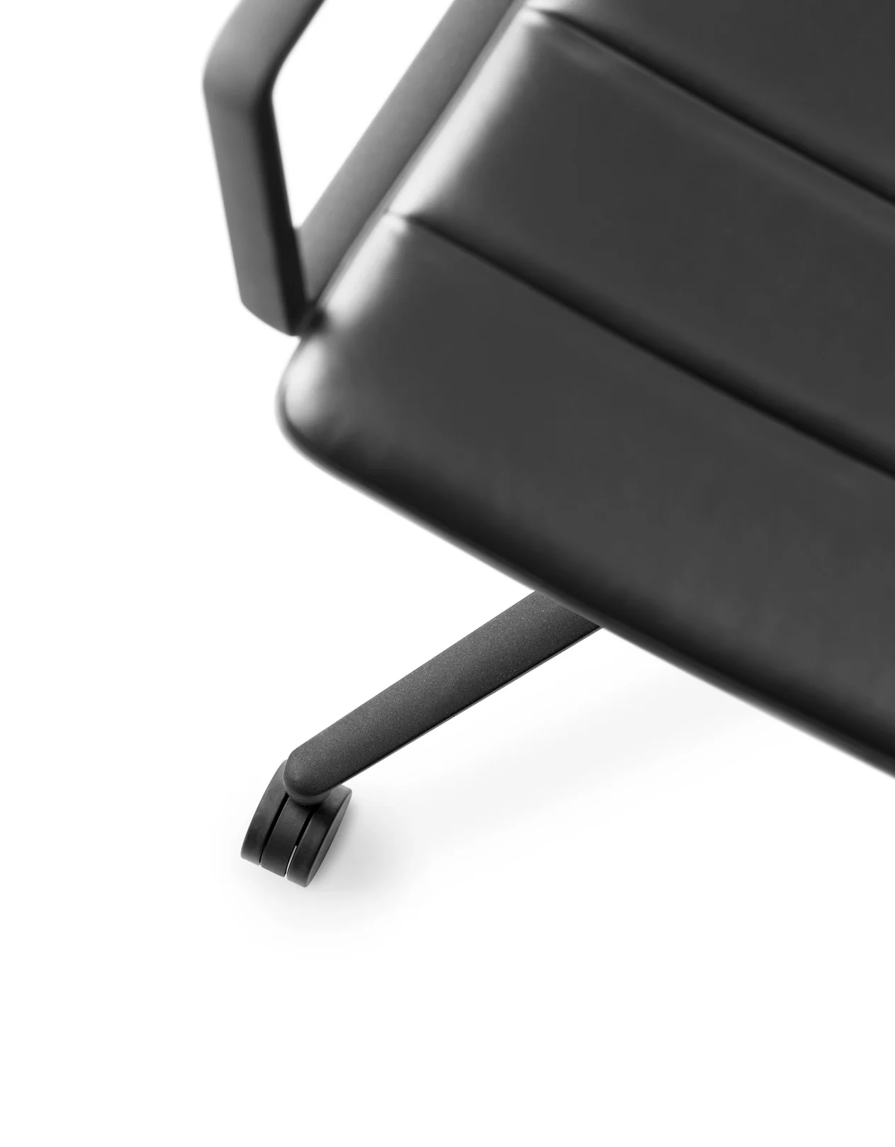 Krzesło biurowe 452 czarna skóra z czarną metalową podstawą - Image 9