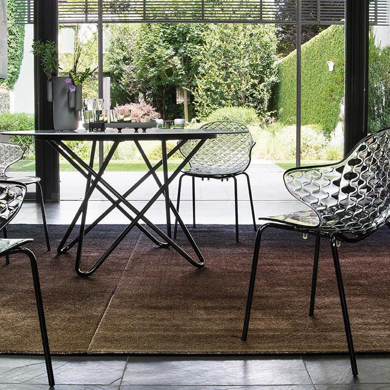 Krzesło SAINT TROPEZ transparentne siedzisko ze złotą metalową podstawą - Image 3