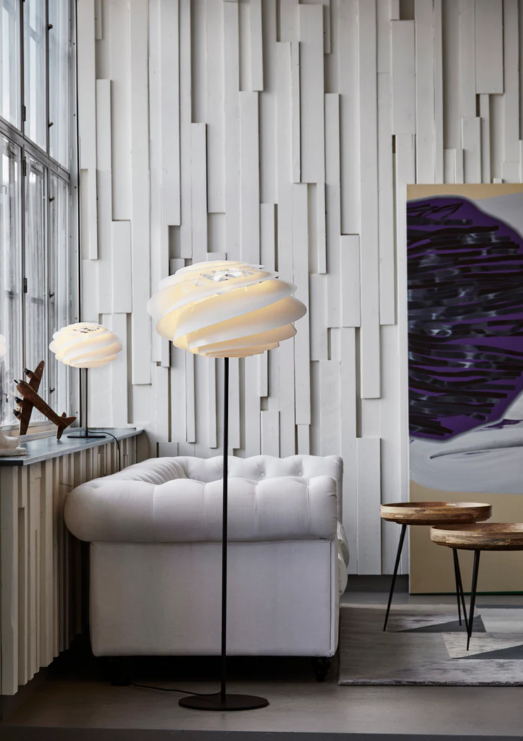 Lampa podłogowa MODEL 331 SWIRL biały z czarną podstawą - Image 9