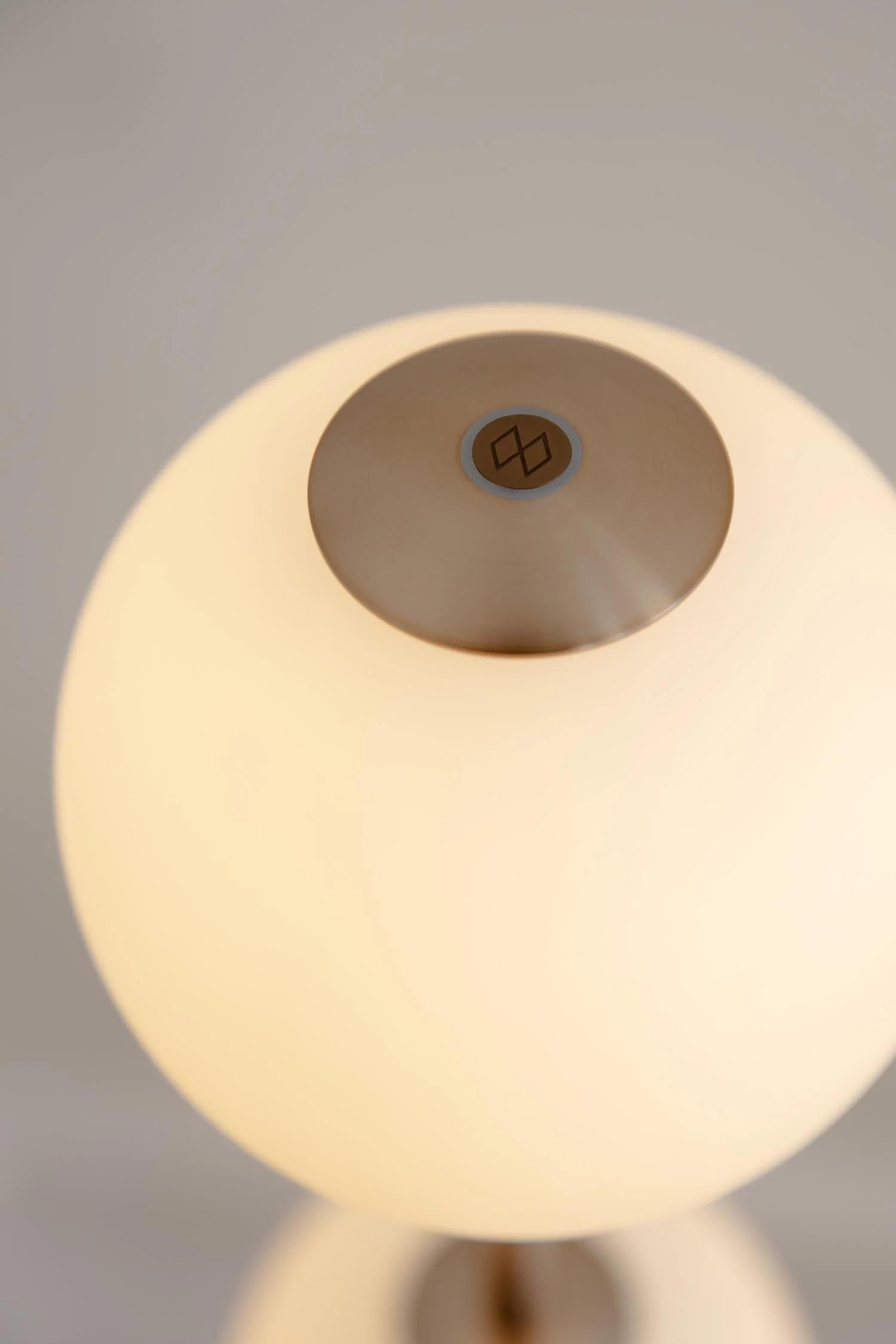 Lampa podłogowa AUDREY biały ze złotą wstawką - Image 4