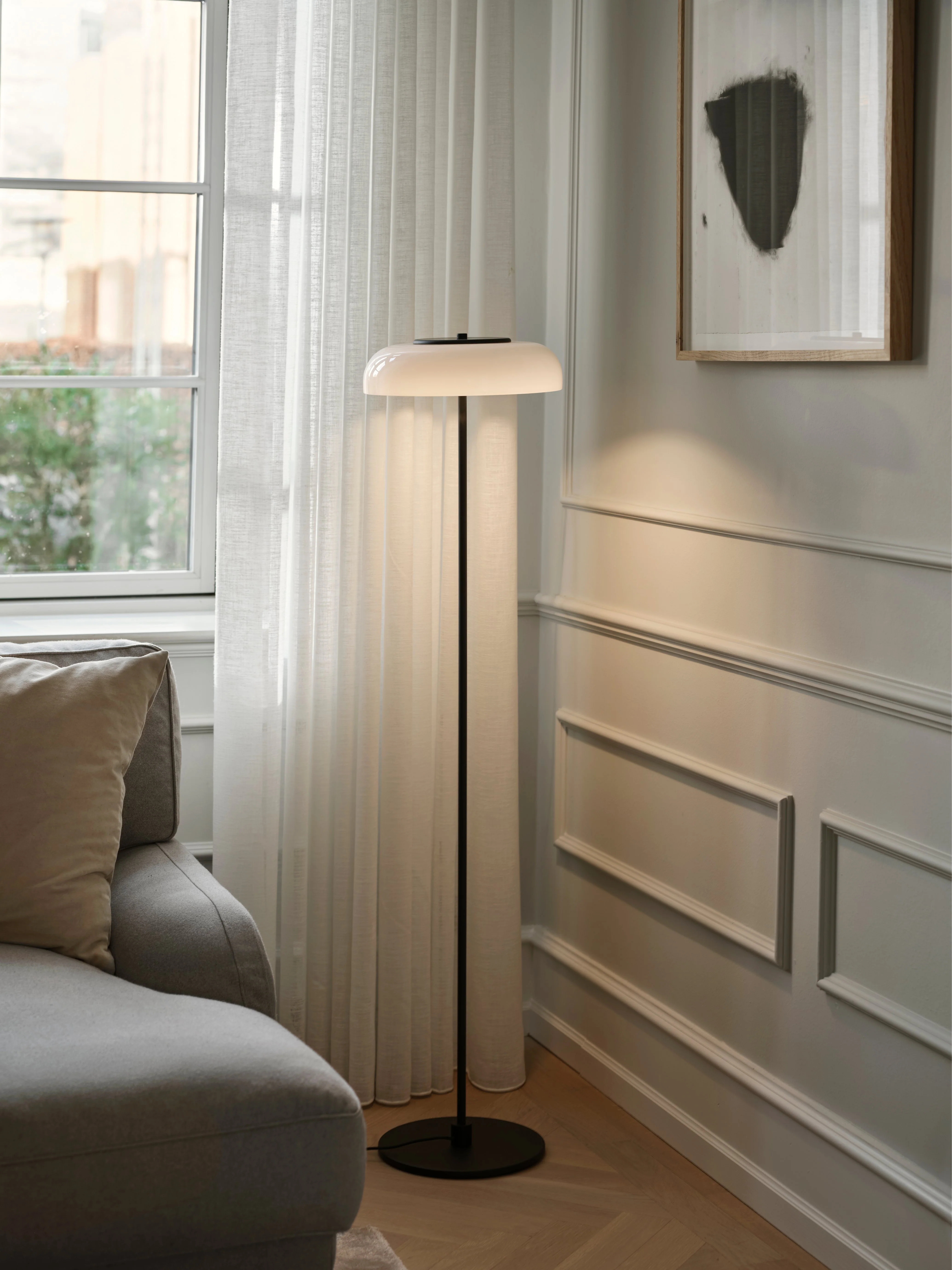 Lampa podłogowa BLOSSI czarny z opalowym szkłem - Image 3