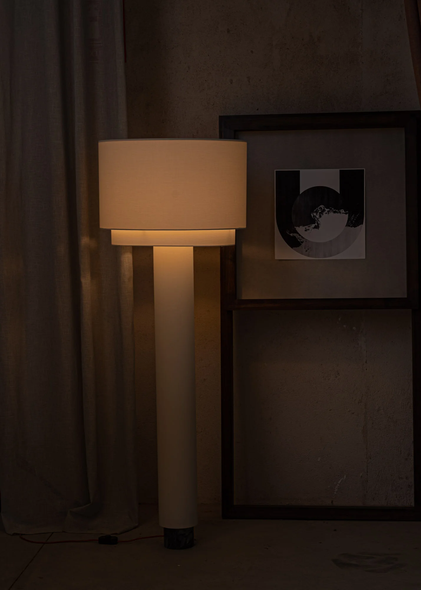 Lampa podłogowa KOLUMNO beżowy z czarnym marmurem - Image 2