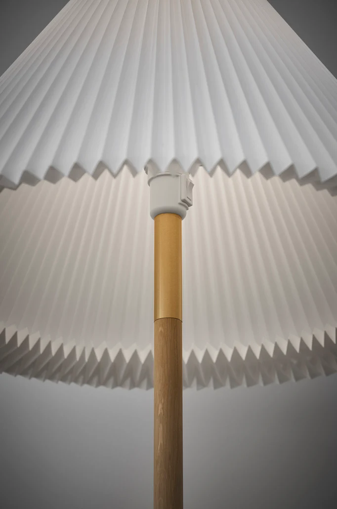 Lampa podłogowa MODEL 328  LK 80 biały z ciemną dębową podstawą - Image 6