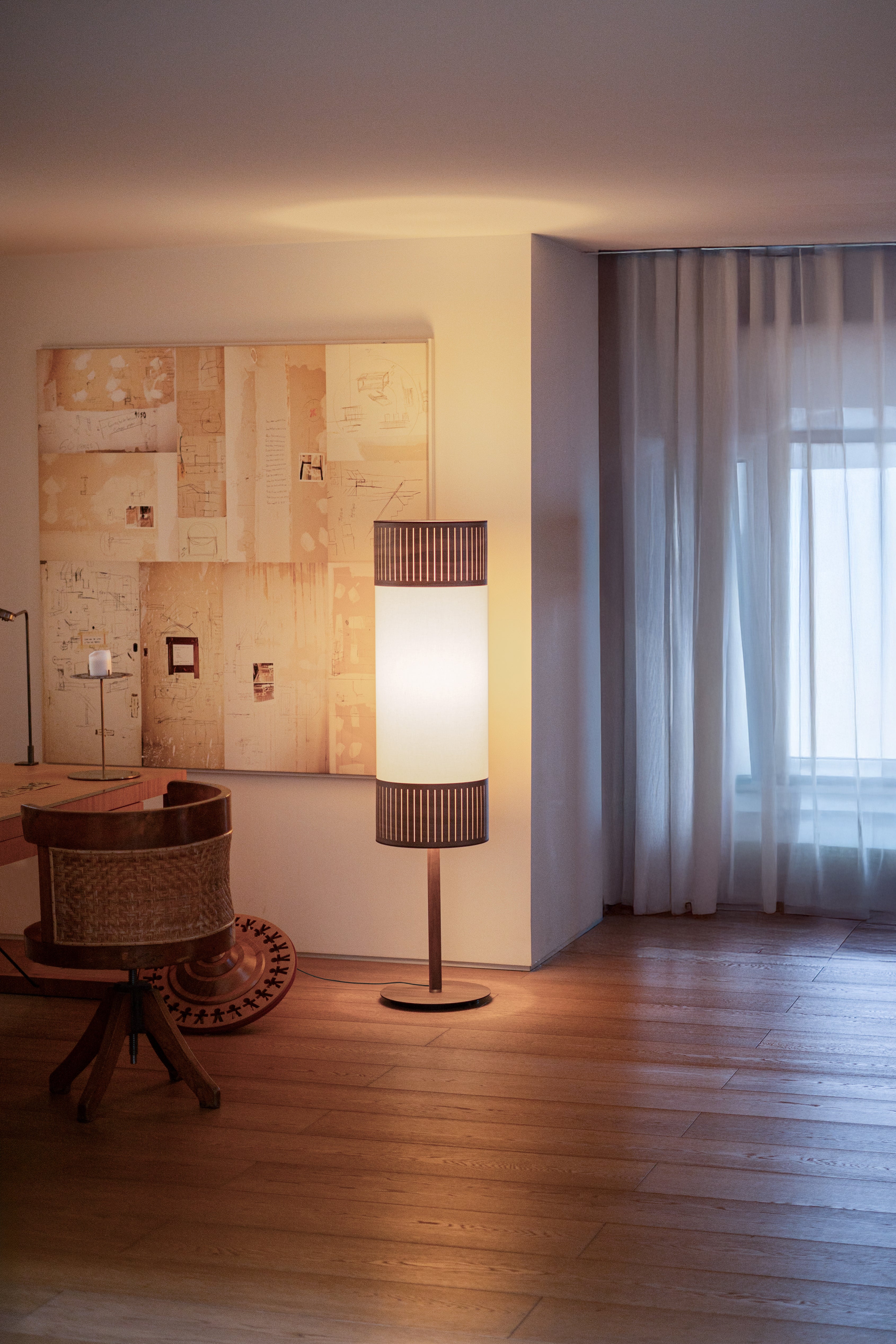 Lampa podłogowa TAMIZ biały z drewnem orzechowym - Image 3