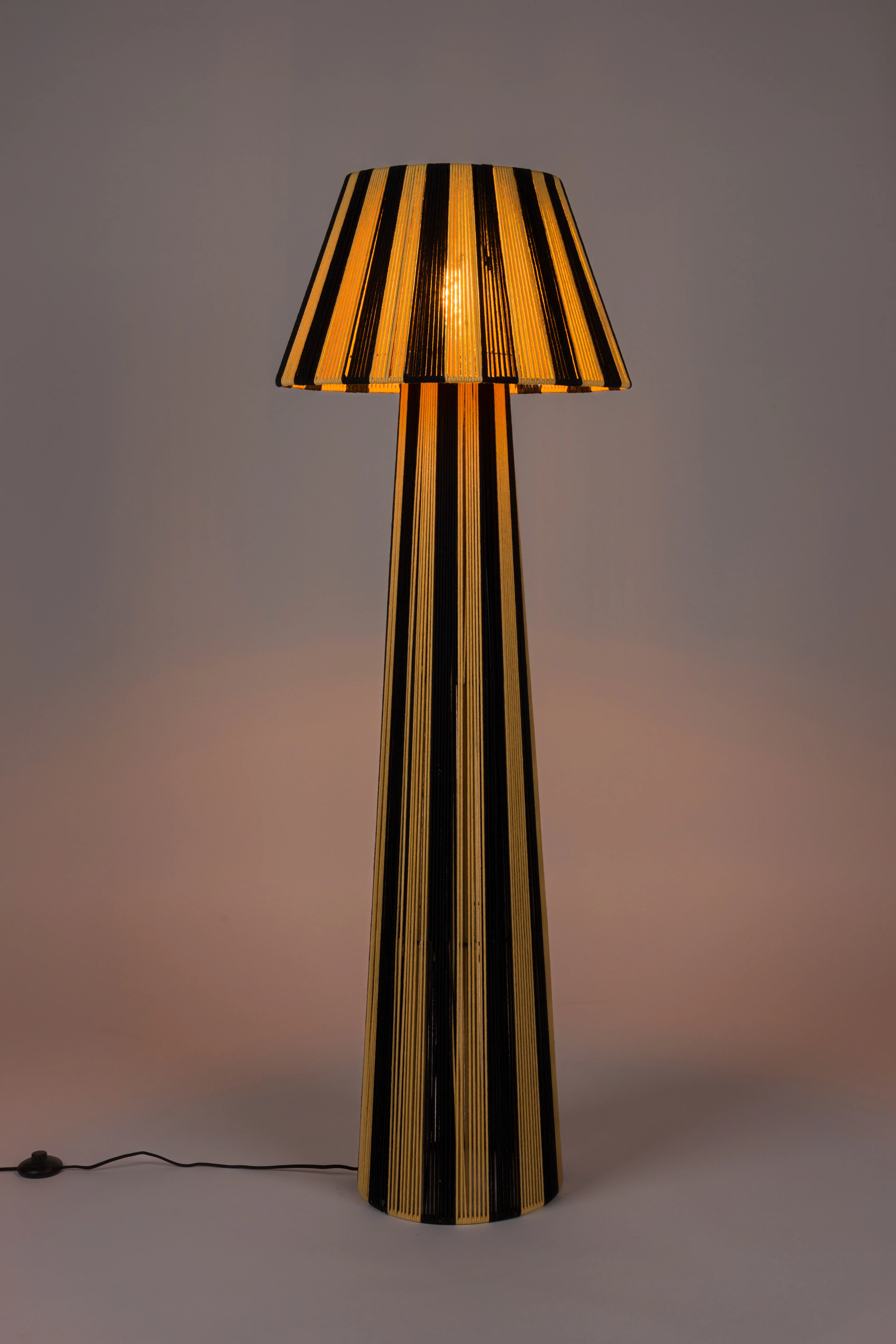 Lampa podłogowa STRIPE IT UP jasnobrązowy z czarnym - Image 8