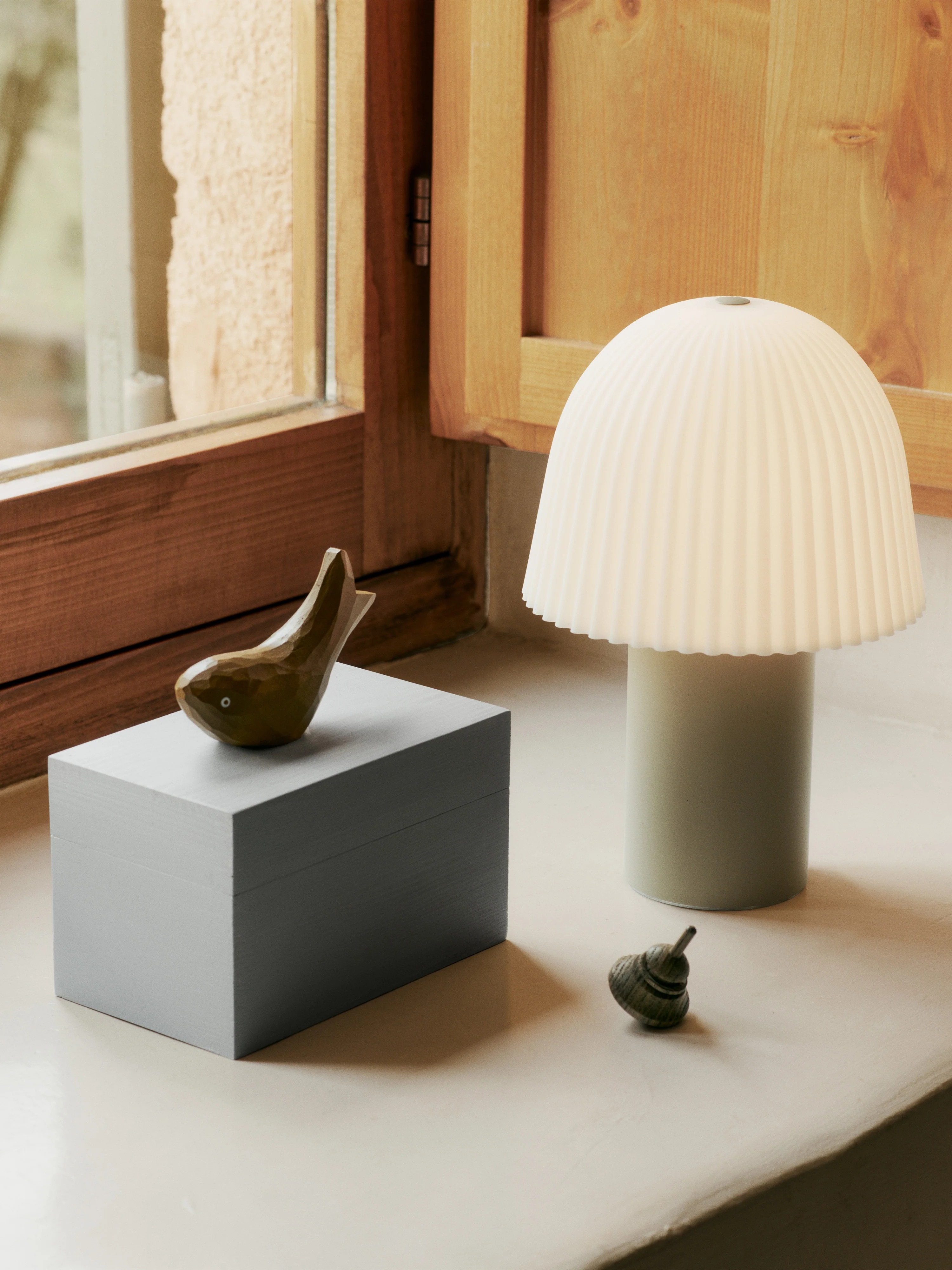 Lampa przenośna FRILL złamana biel z beżowym - Image 3