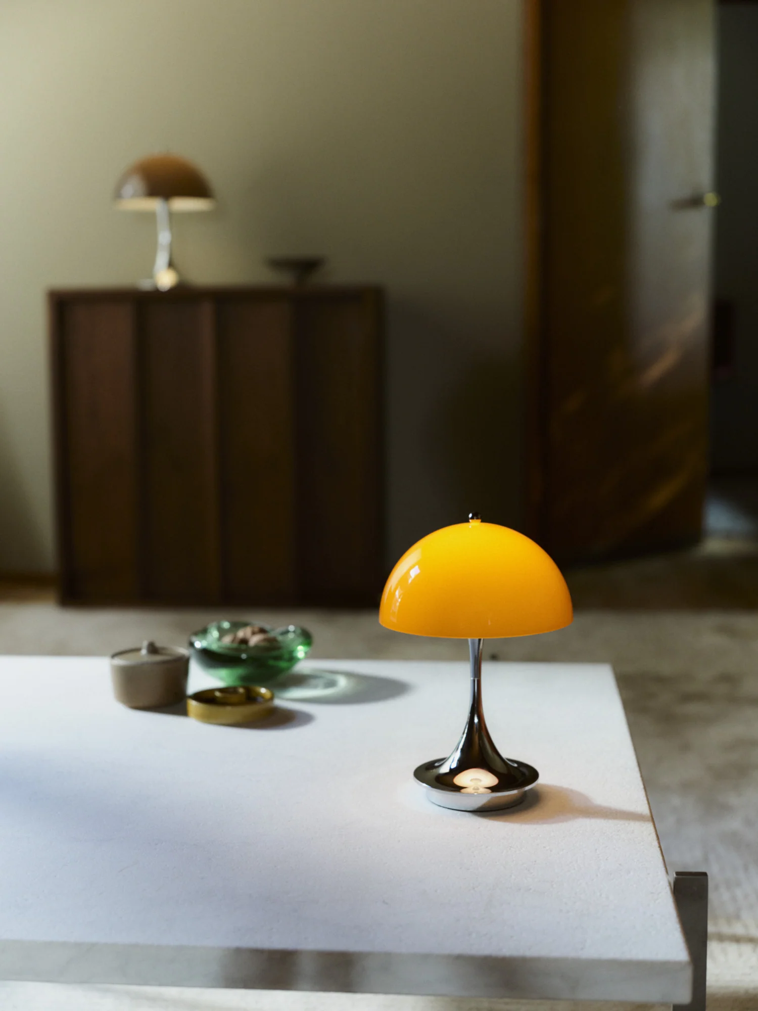 Lampa przenośna PANTHELLA 160 pomarańczowy z chromowaną podstawą - Image 5