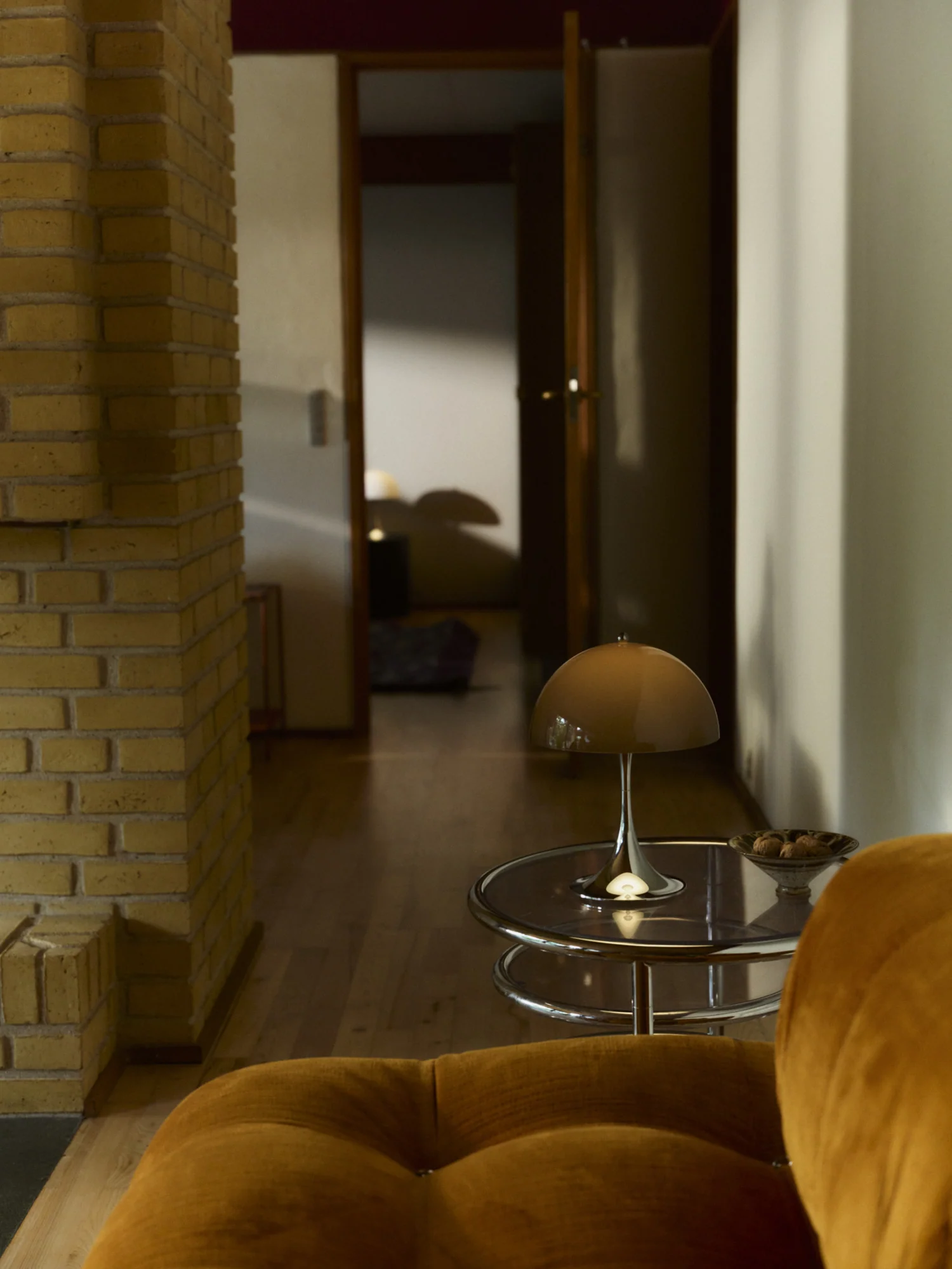 Lampa przenośna PANTHELLA 250 brązowy z chromowaną podstawą - Image 5