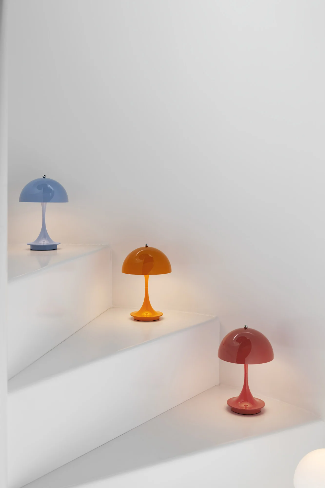 Lampa przenośna PANTHELLA 250 koralowy - Image 3