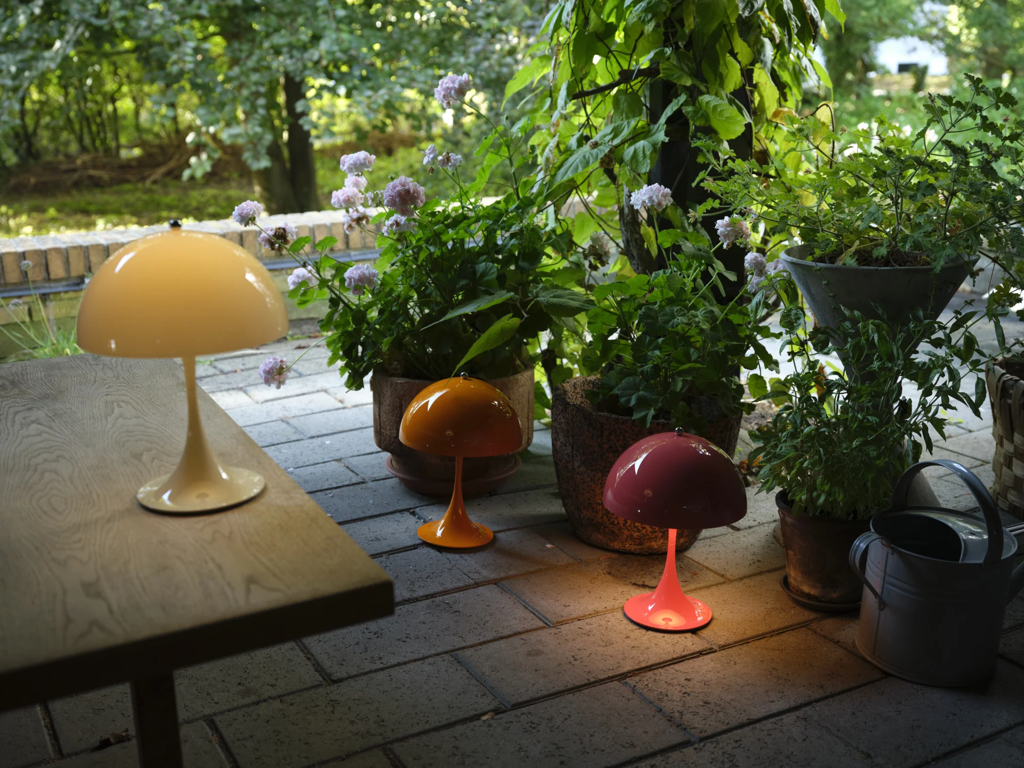 Lampa przenośna PANTHELLA 250 koralowy - Image 4
