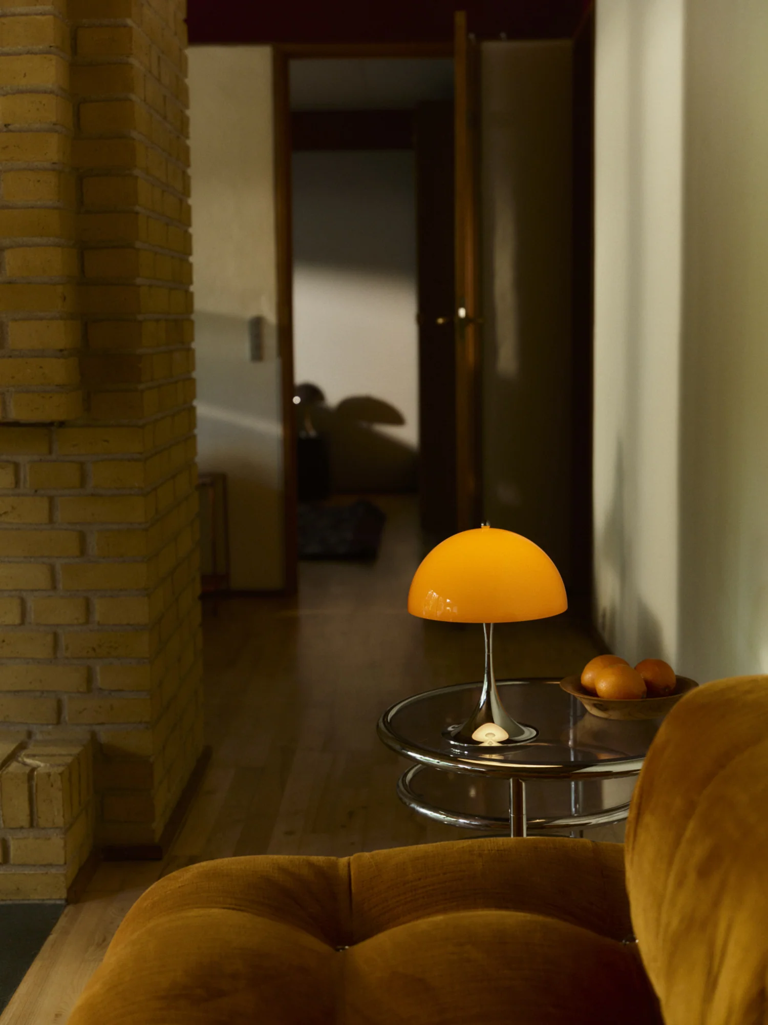 Lampa przenośna PANTHELLA 250 pomarańczowy z chromowaną podstawą - Image 7