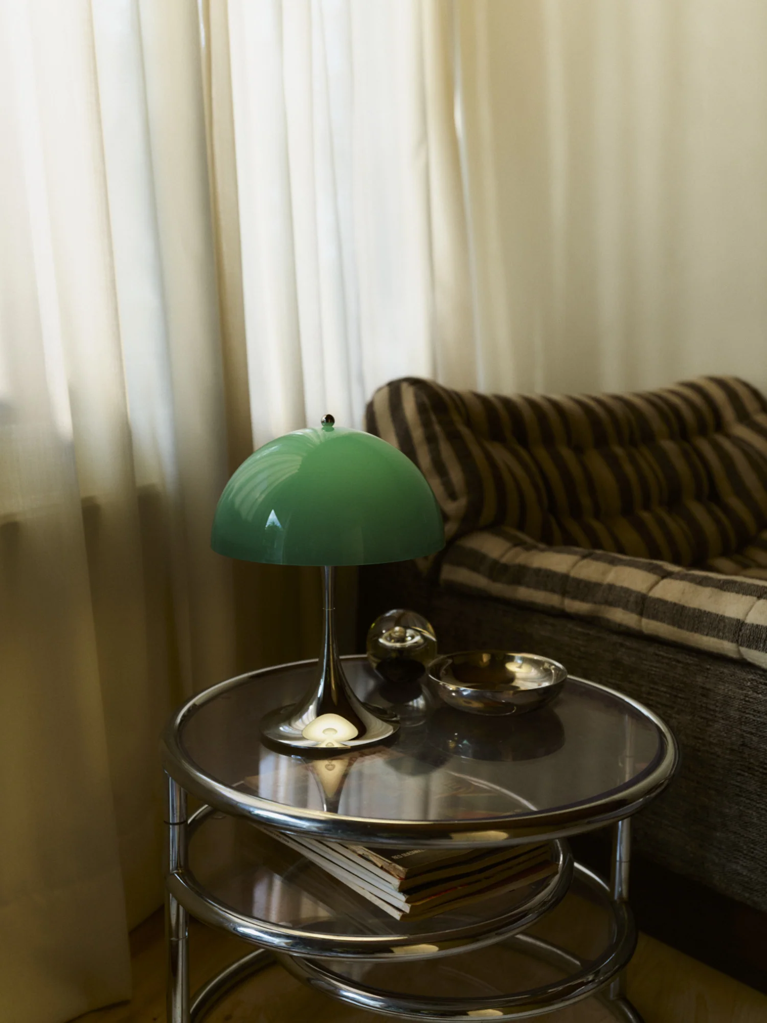 Lampa przenośna PANTHELLA 250 zielony z chromowaną podstawą - Image 9