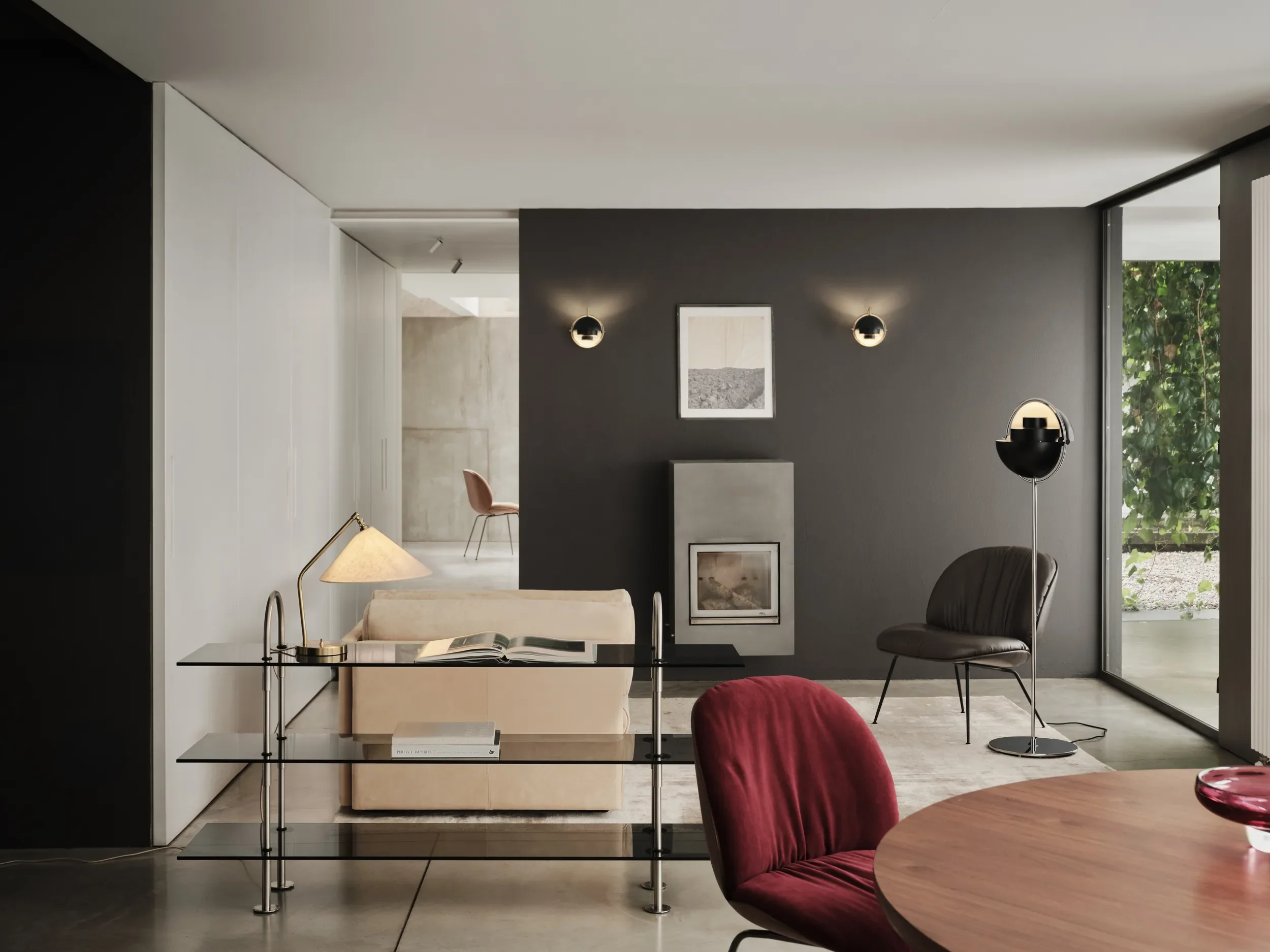 Lampa ścienna MULTI-LITE czarny z mosiężną podstawą - Image 4