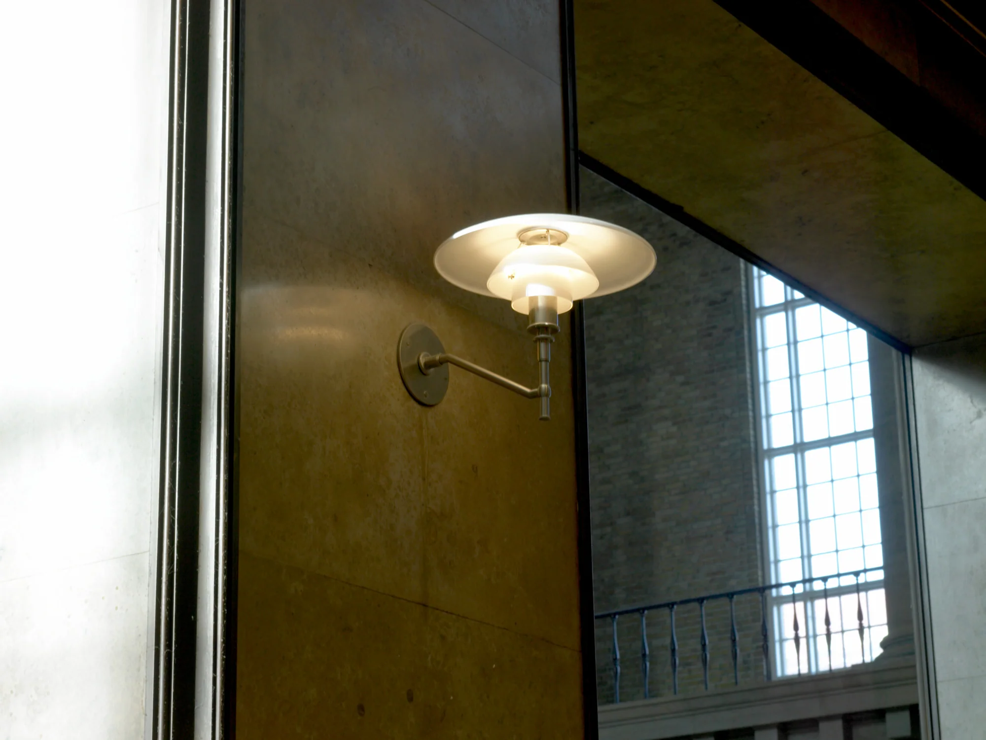Lampa ścienna PH 3/2 biały z chromowaną podstawą - Image 2