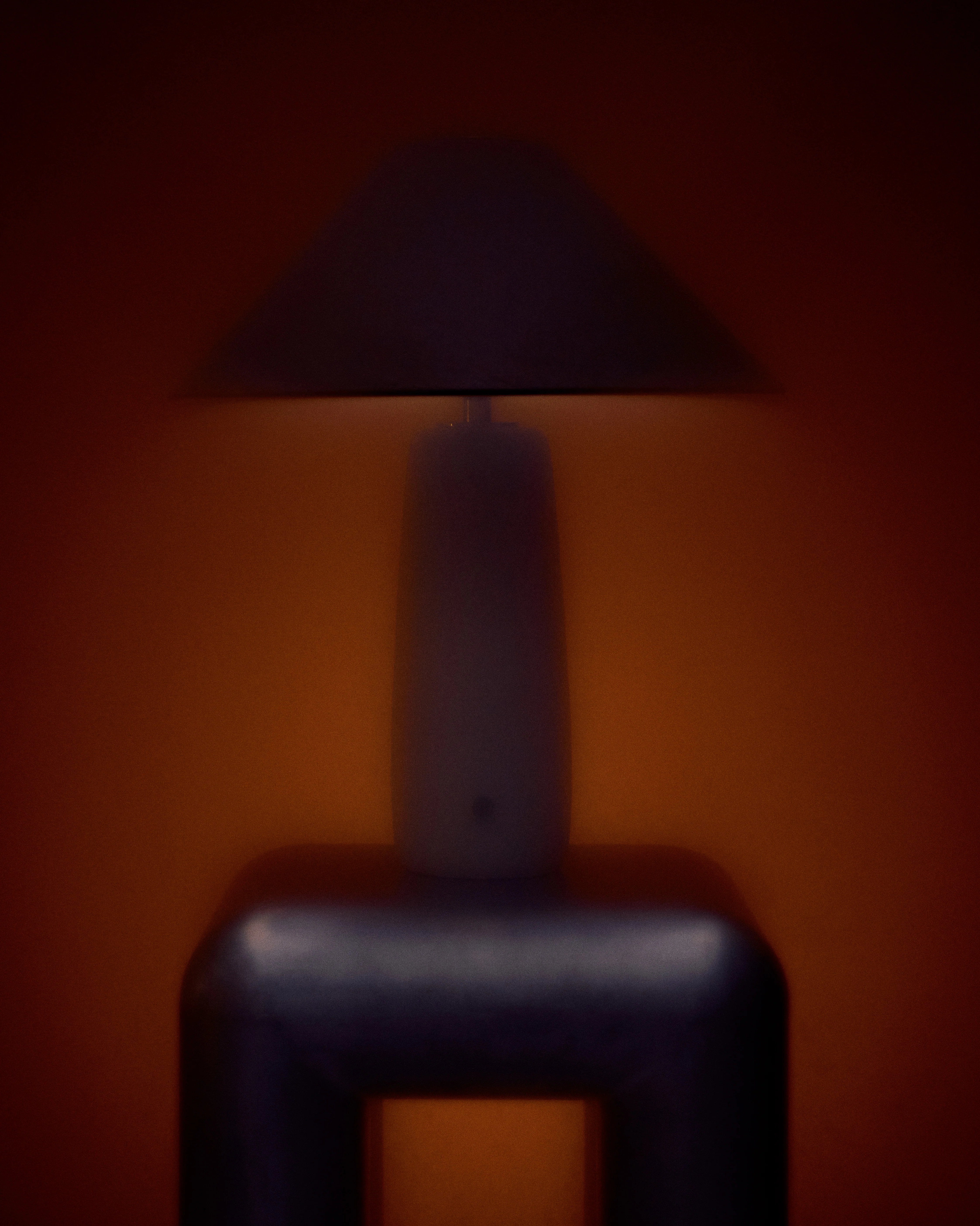Lampa stołowa BATON beton z brązowym kloszem - Image 4