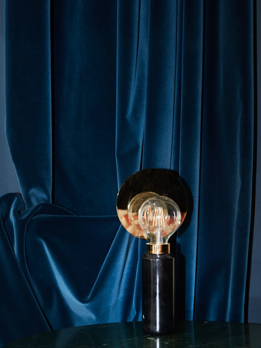 Lampa stołowa BLINDSPOT brązowy marmur z mosiężnym wykończeniem - Image 6