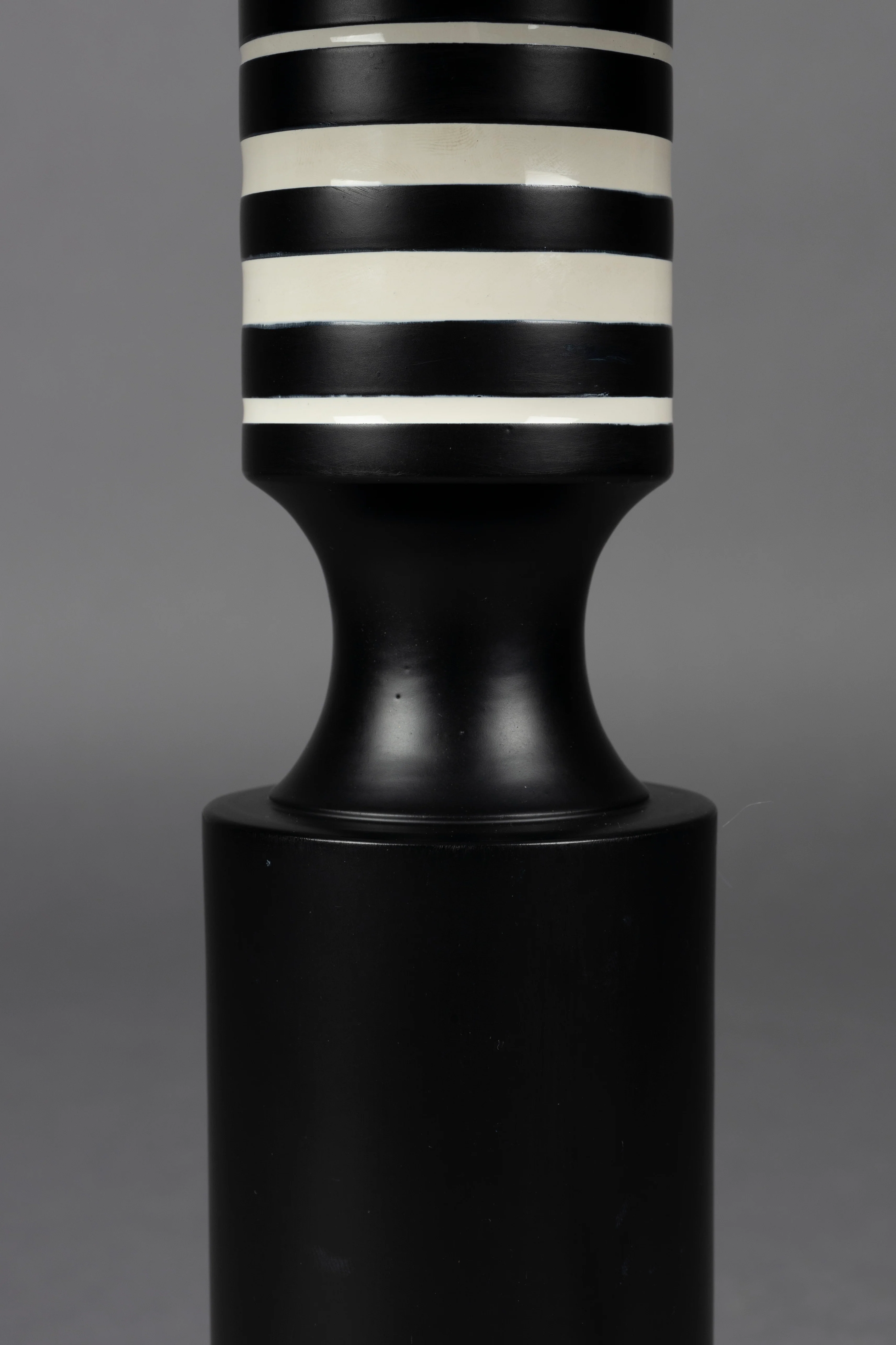 Lampa stołowa VIRGIL czarny z białym wykończeniem - Image 4
