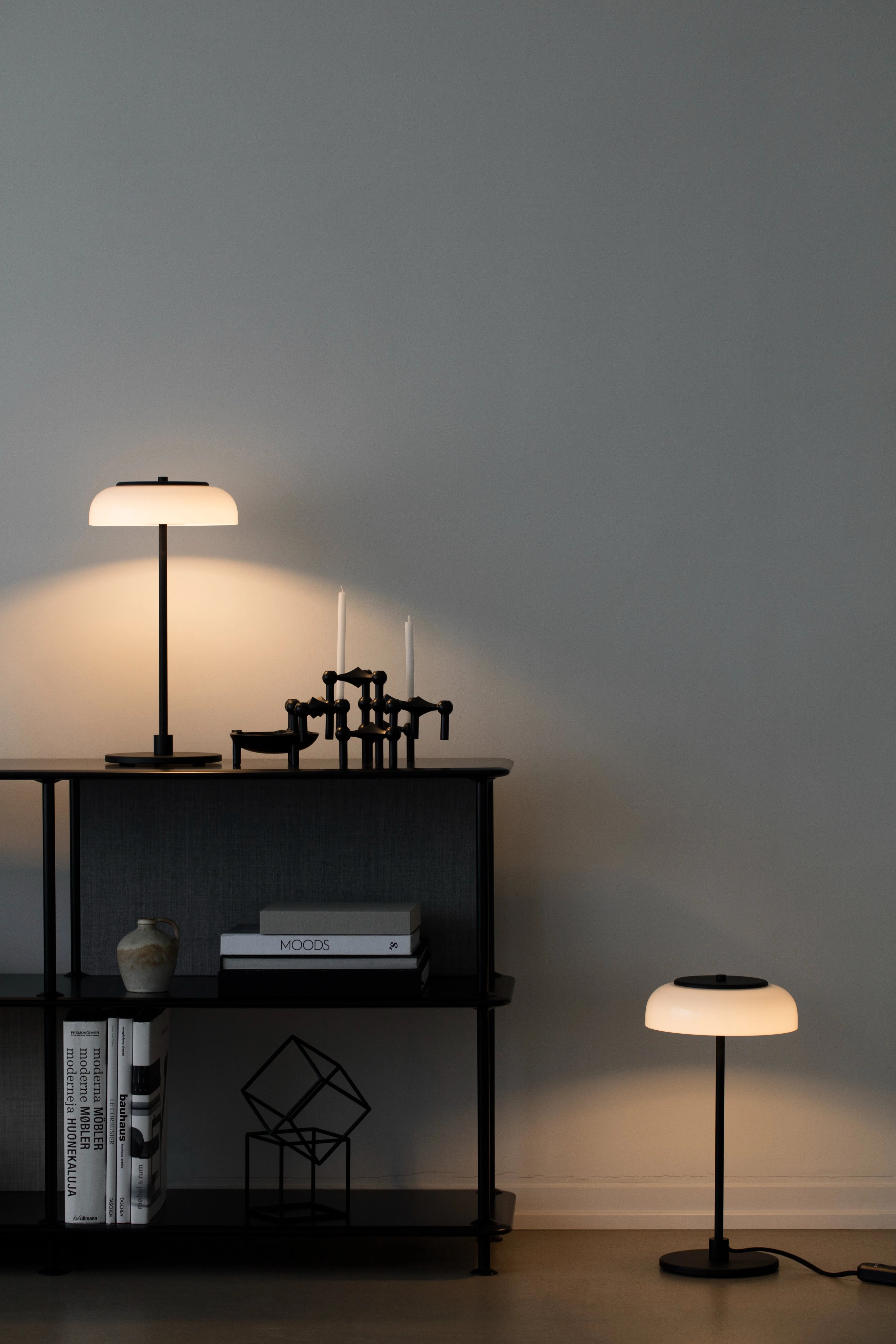 Lampa stołowa BLOSSI czarny z opalowym szkłem - Image 18