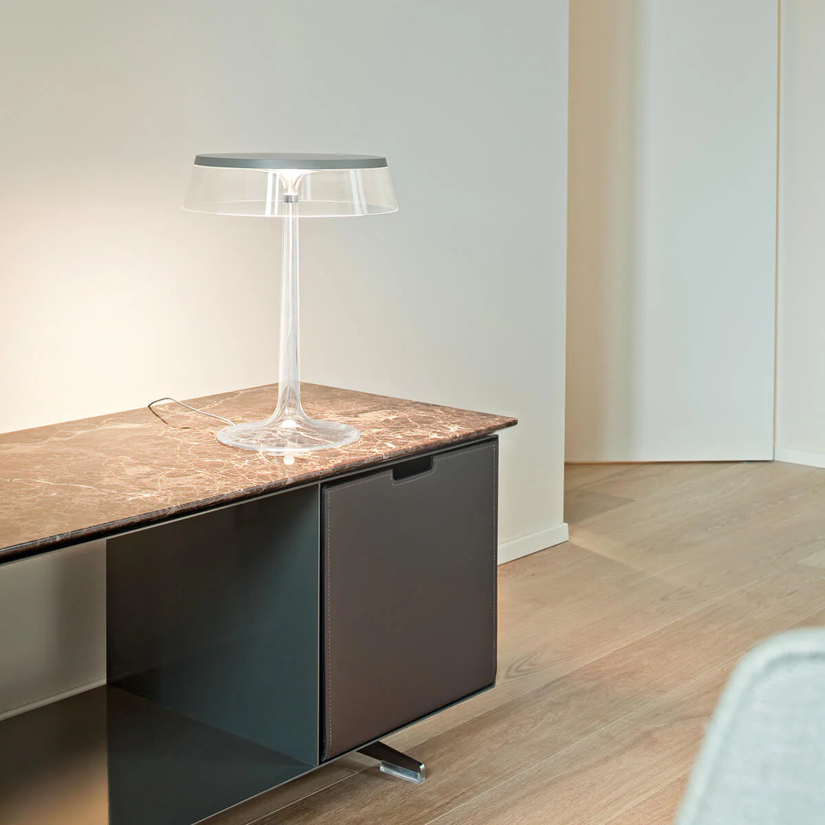 Lampa stołowa BON JOUR matowy chrom z transparentnym abażurem - Image 6