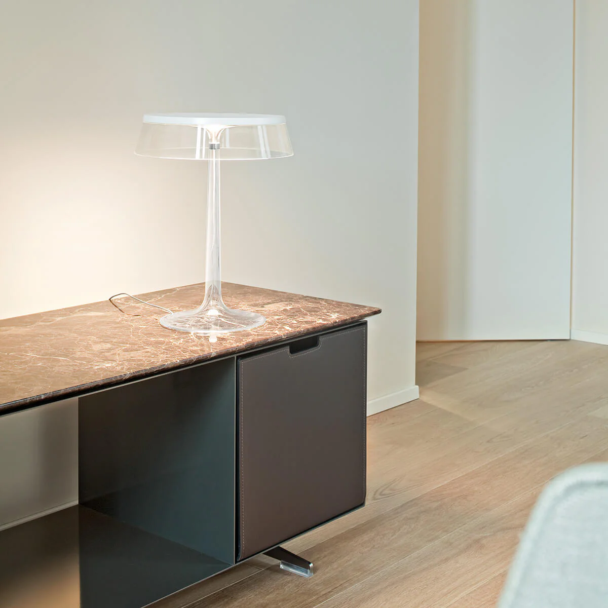 Lampa stołowa BON JOUR matowy chrom z transparentnym abażurem - Image 8
