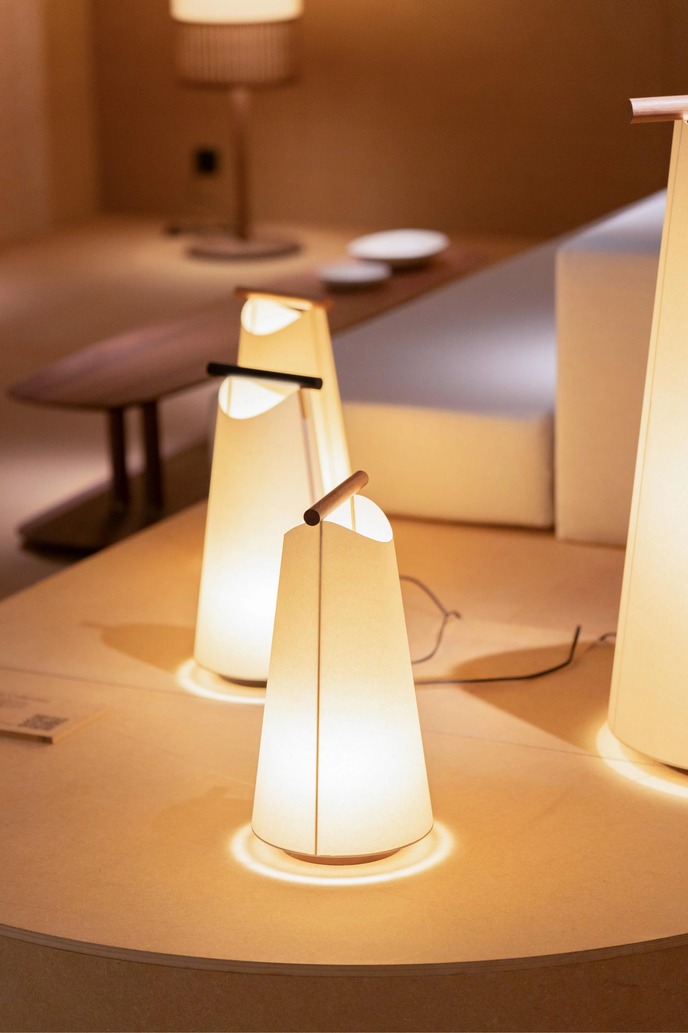 Lampa stołowa CATAY biały z drewnem dębowym - Image 14