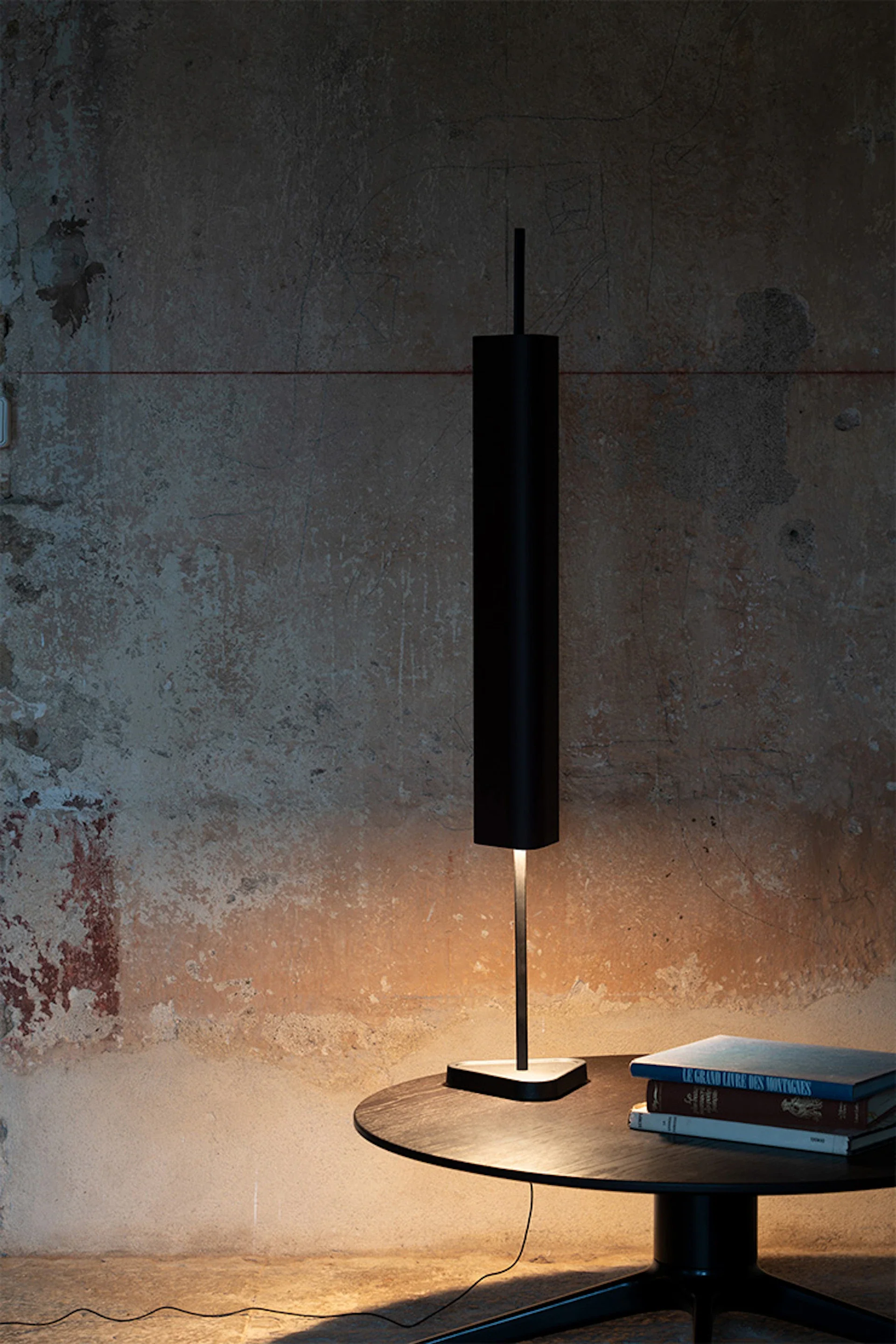 Lampa stołowa EMI biały z czarną podstawą - Image 7