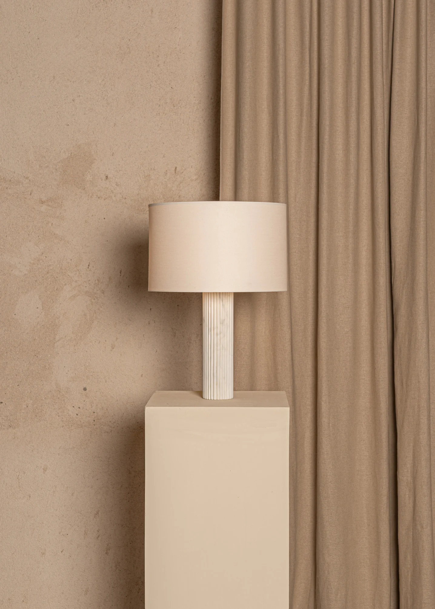 Lampa stołowa FLUTA biały marmur - Image 4