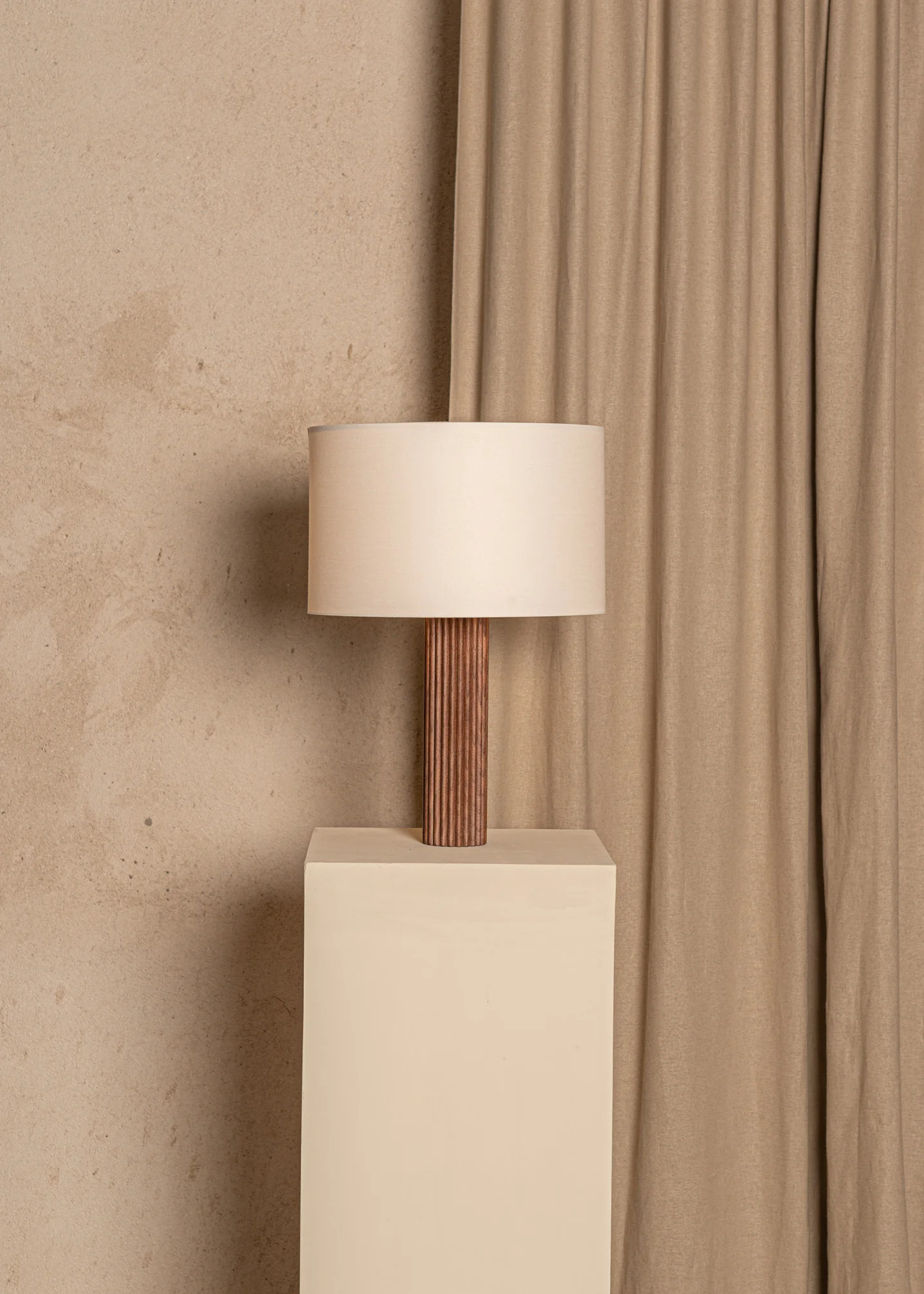 Lampa stołowa FLUTA drewno orzechowe - Image 5