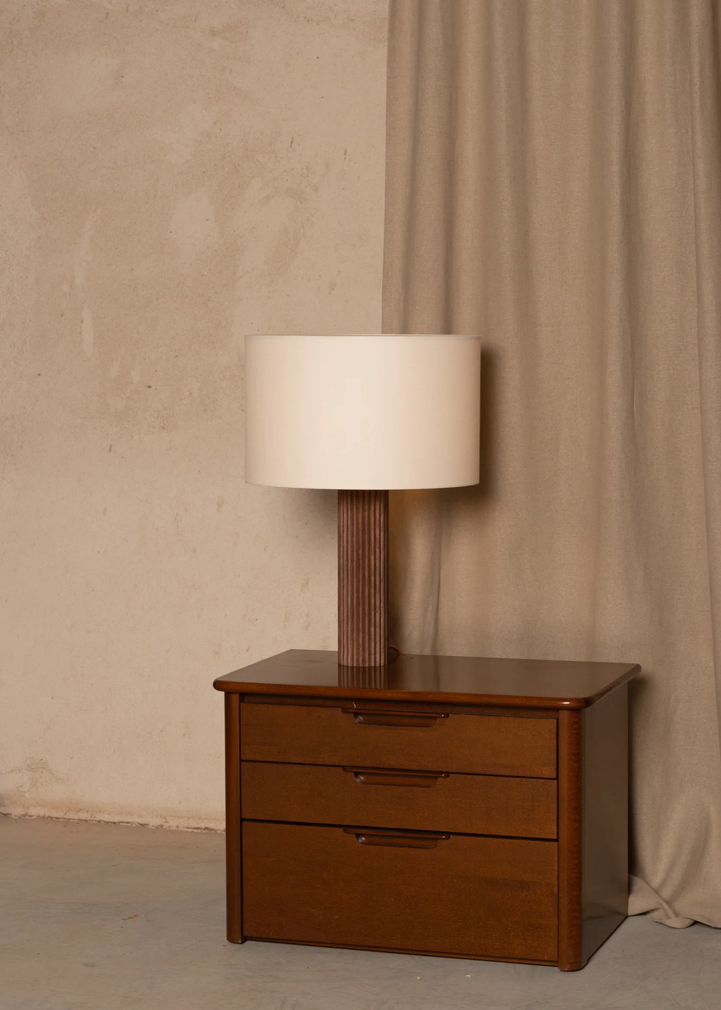 Lampa stołowa FLUTA drewno orzechowe - Image 7
