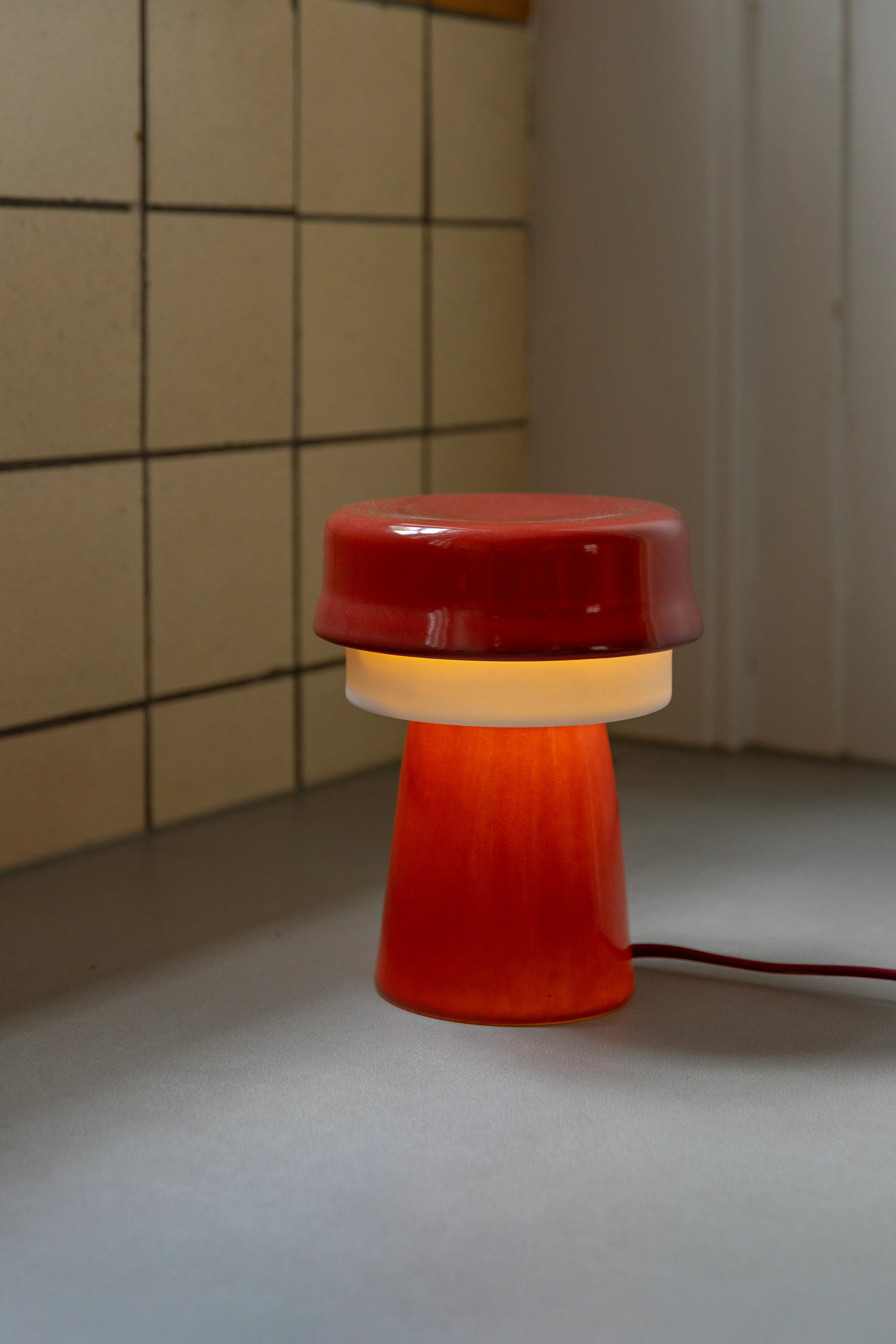 Lampa stołowa HAT burgundowy z białym - Image 2