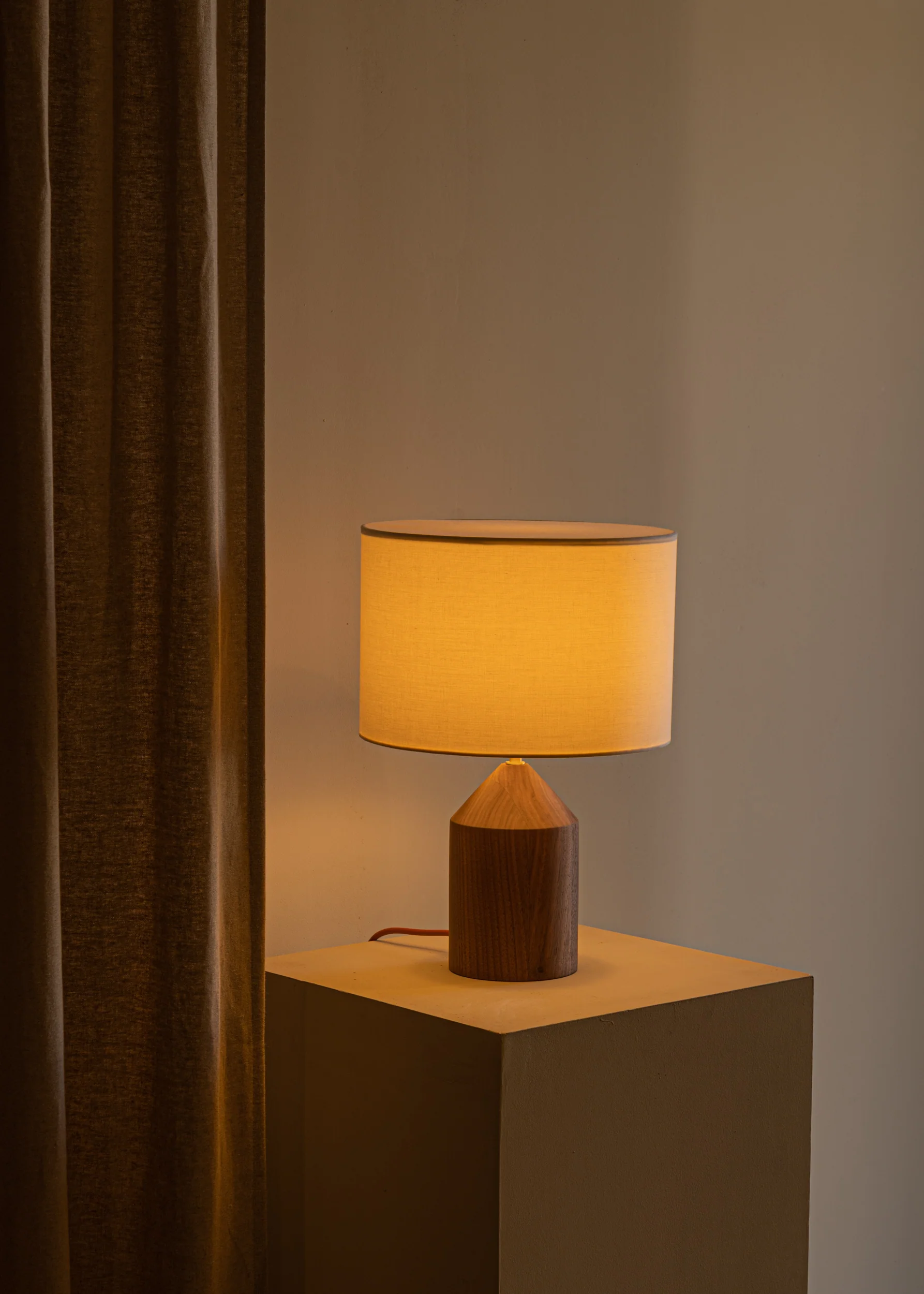 Lampa stołowa JOSEF drewno orzechowe - Image 3