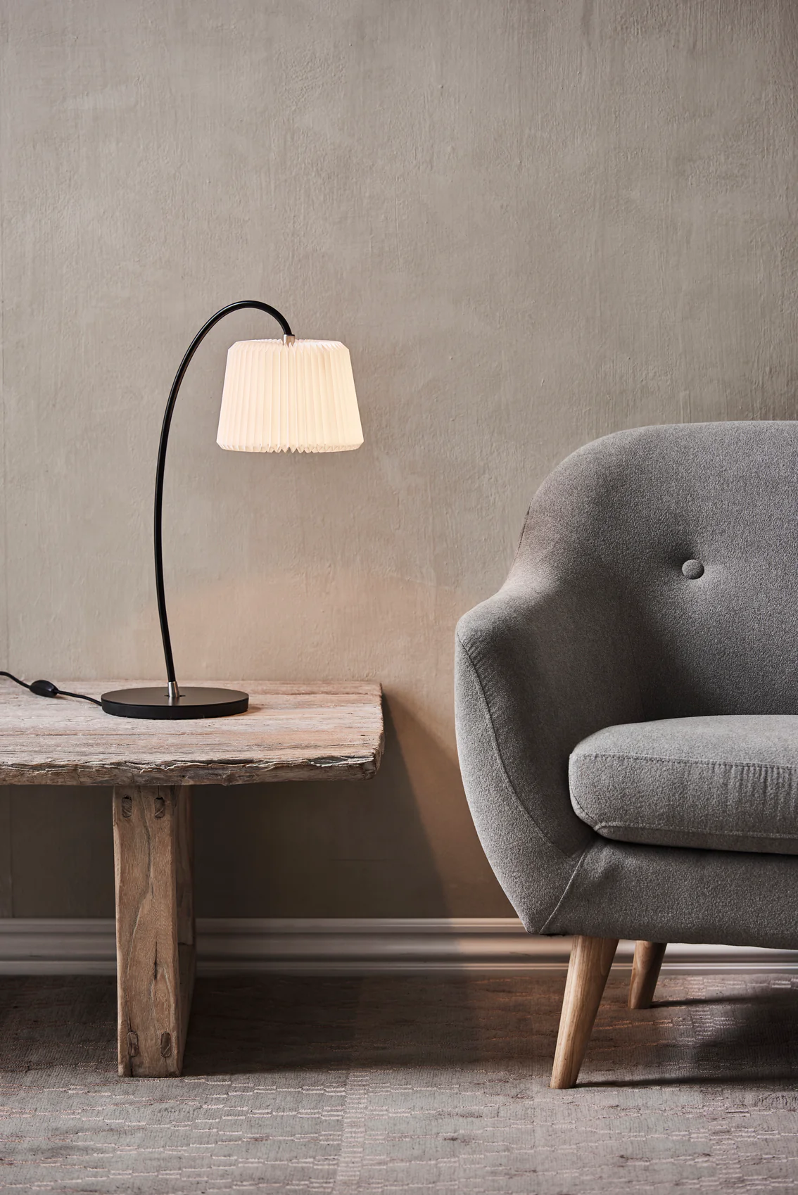 Lampa stołowa MODEL 320 biały z czarną podstawą - Image 2