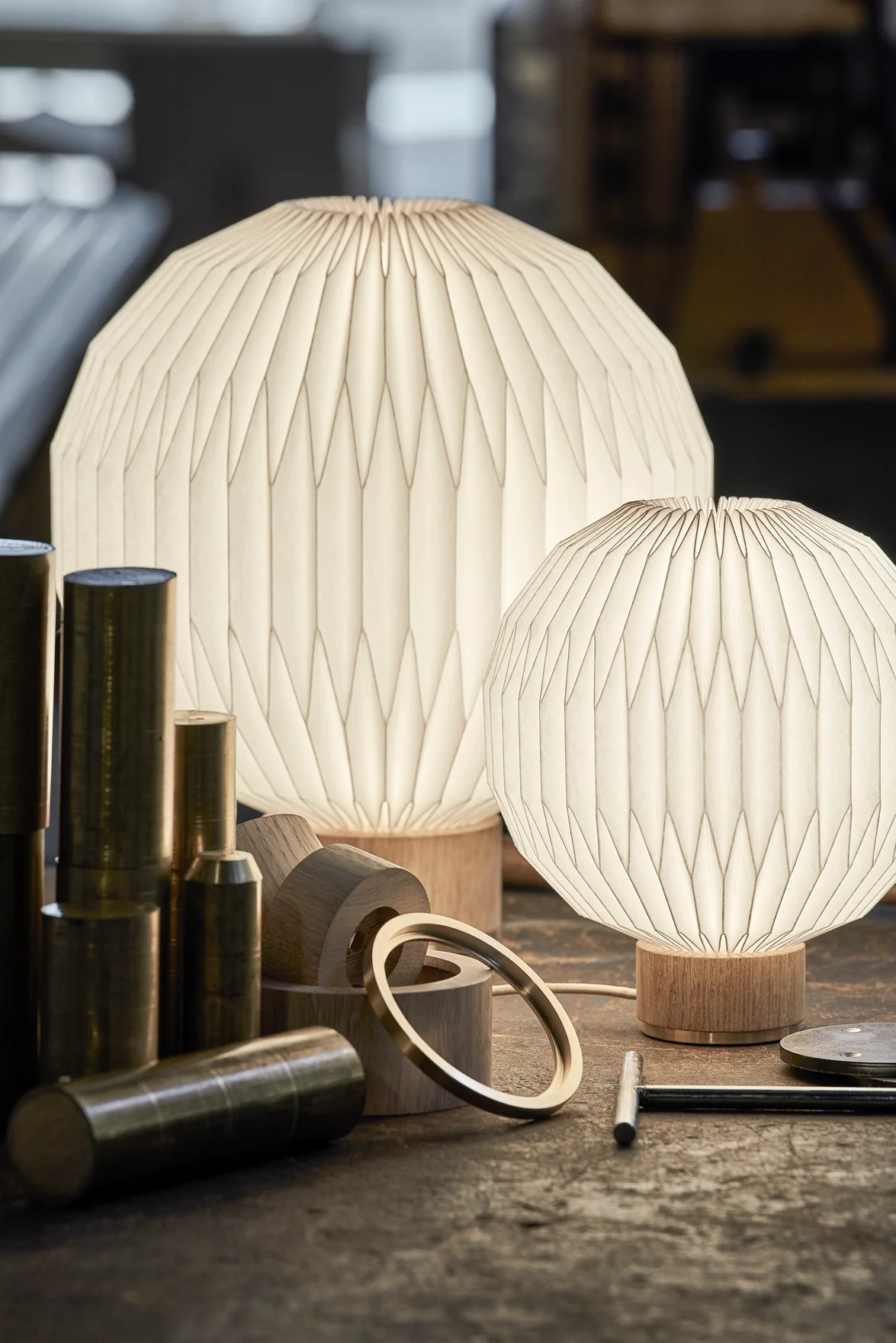 Lampa stołowa MODEL 375 biały z jasną dębową podstawą - Image 15