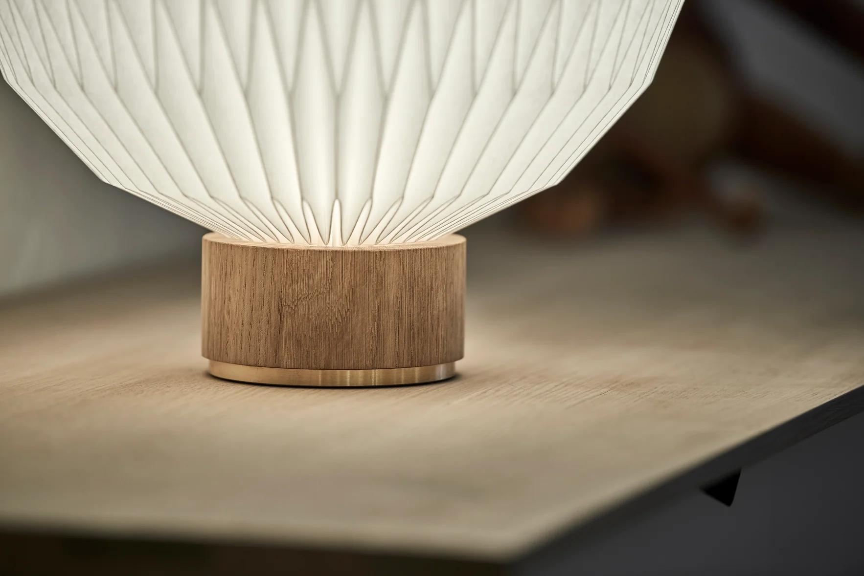 Lampa stołowa MODEL 375 biały z jasną dębową podstawą - Image 9