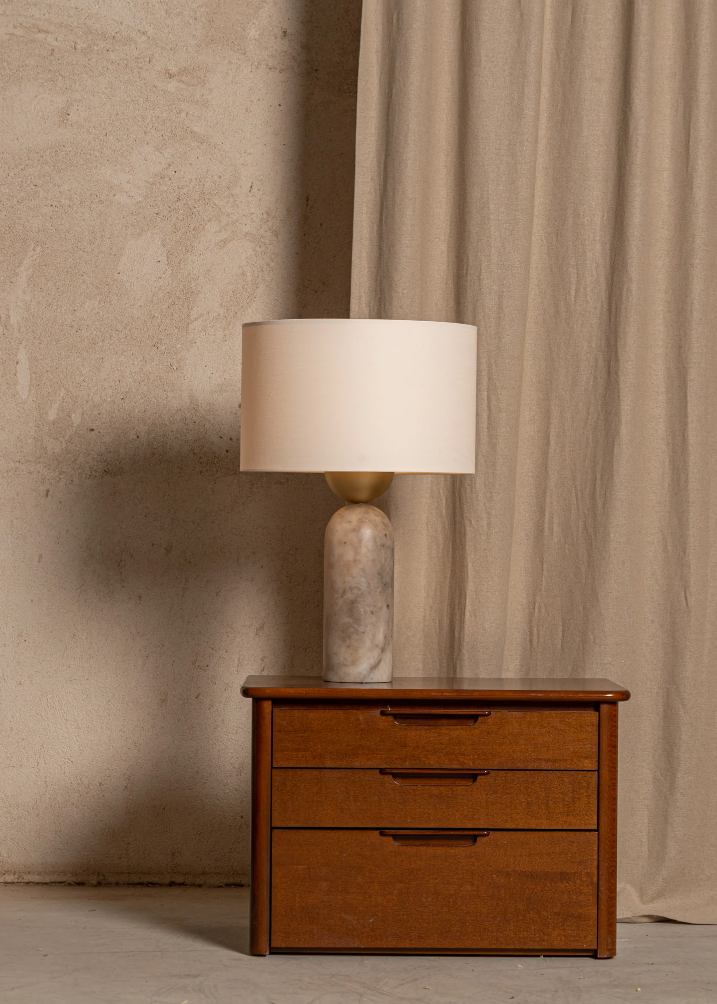 Lampa stołowa PEONA ciemny beżowy alabaster - Image 2