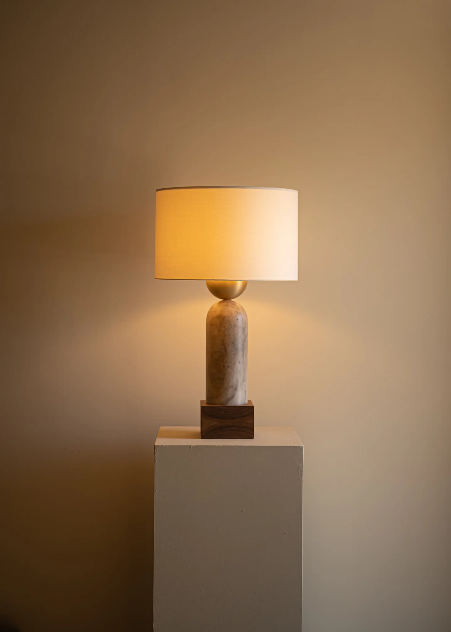 Lampa stołowa PEONA KELO ciemny beżowy alabaster - Image 2
