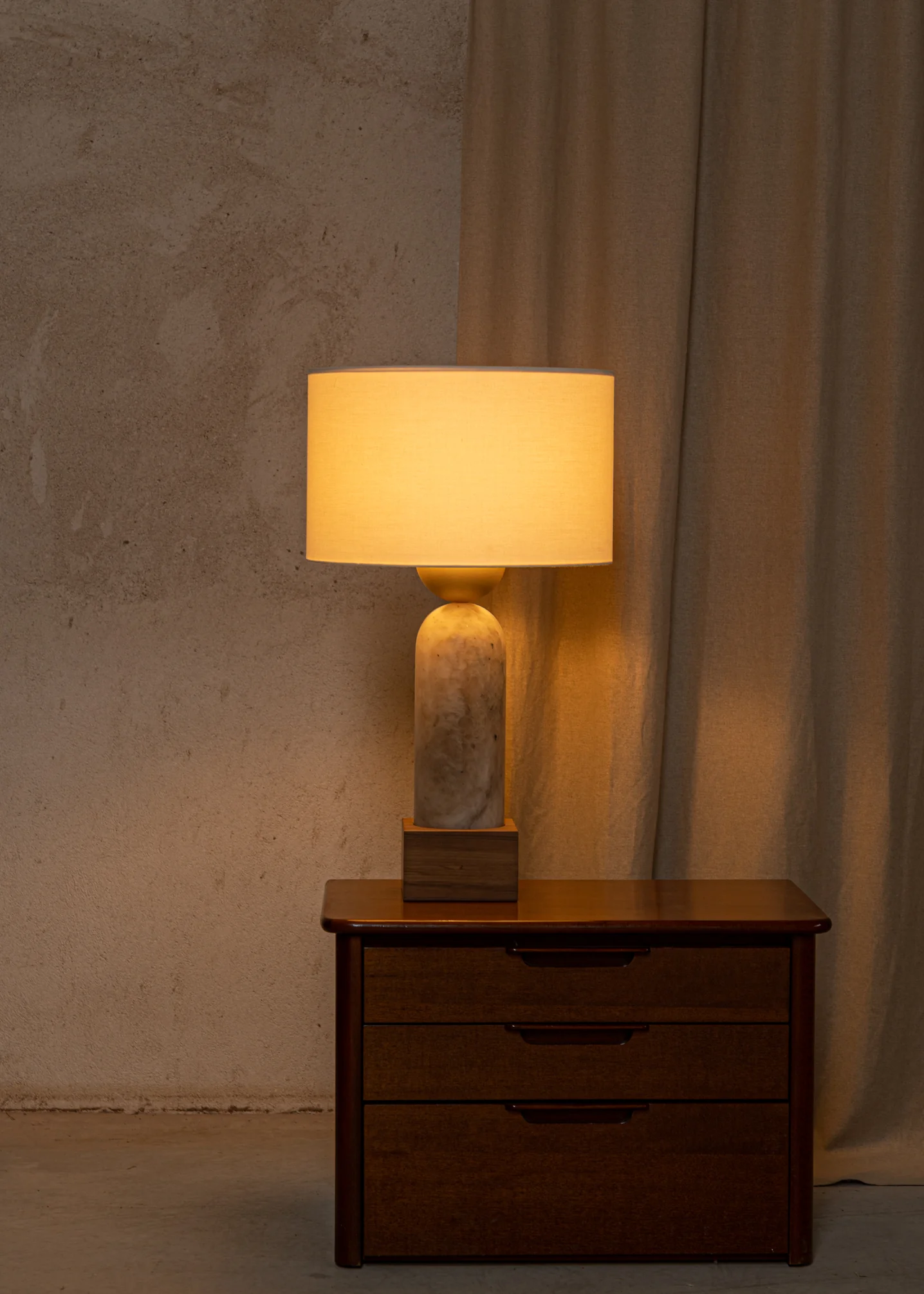 Lampa stołowa PEONA KELO ciemny beżowy alabaster - Image 3