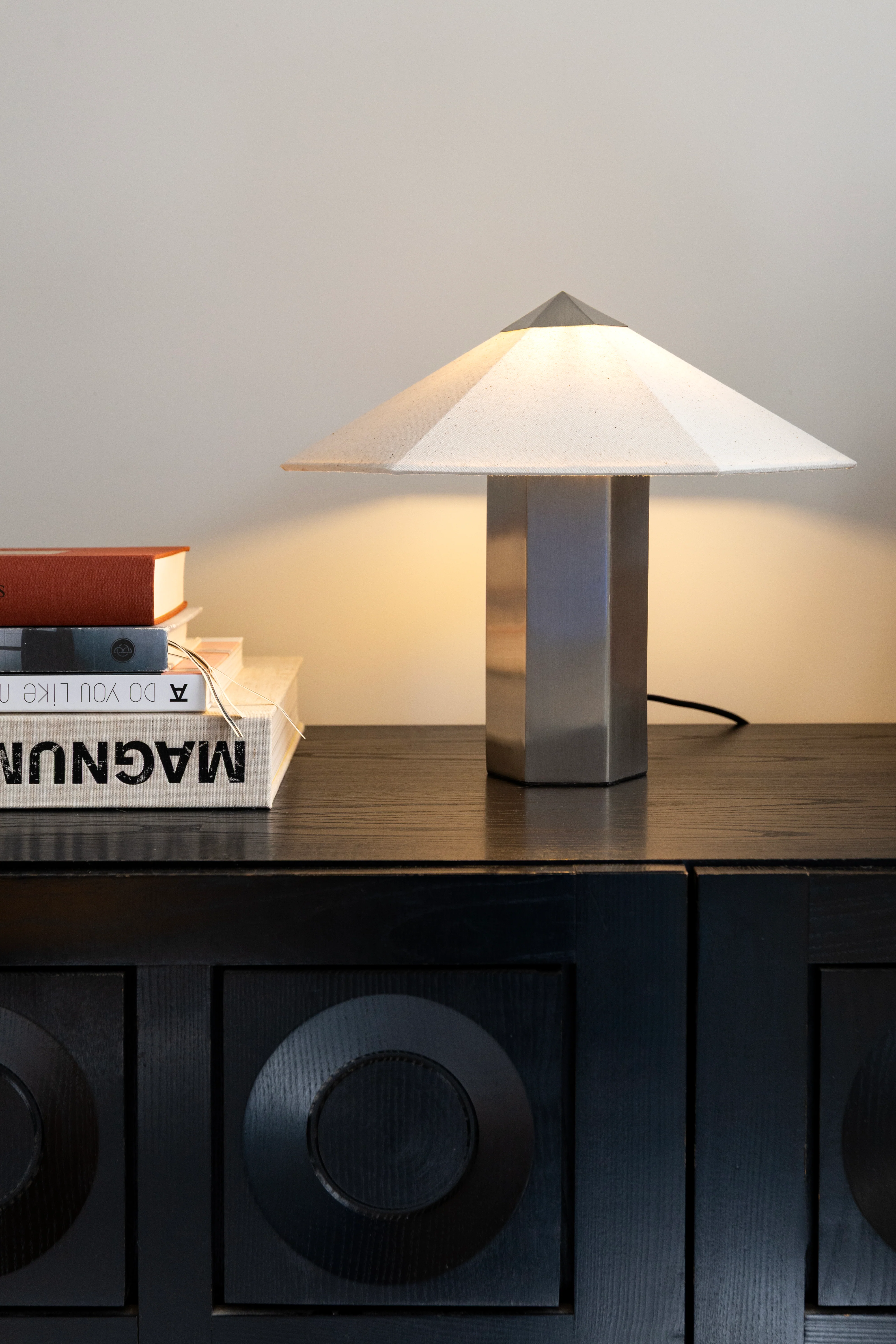 Lampa stołowa PHIRA srebrny z lnianym abażurem - Image 2