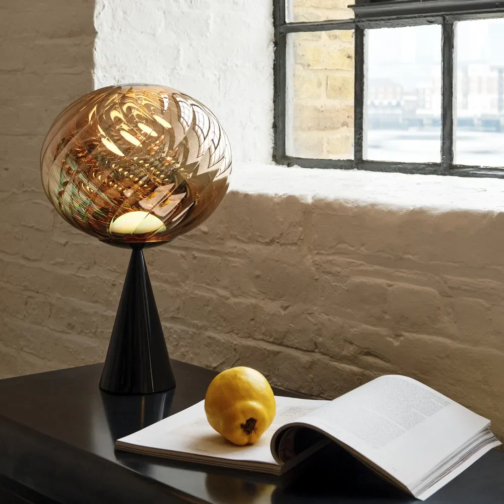 Lampa stołowa WHIRL złoty z czarną podstawą - Image 3