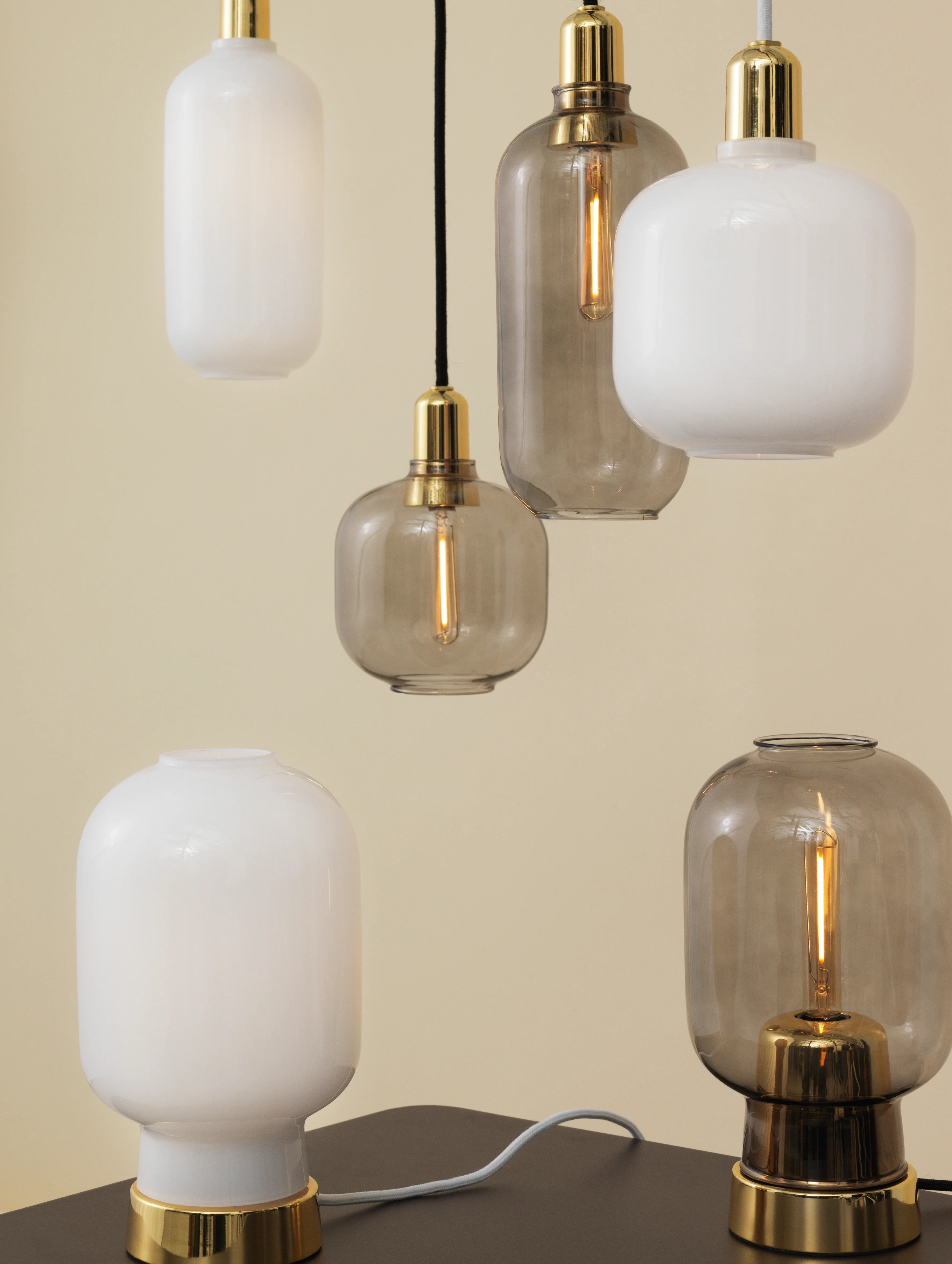 Lampa wisząca AMP szkło dymione ze złotym wykończeniem - Image 3
