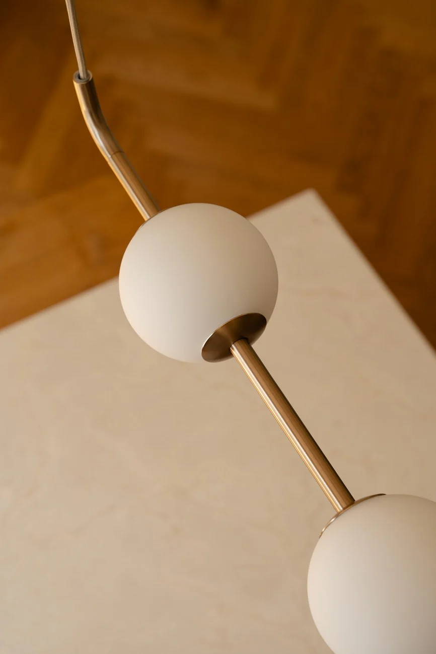 Lampa wisząca AUDREY LINEAR biały ze złotą wstawką - Image 4