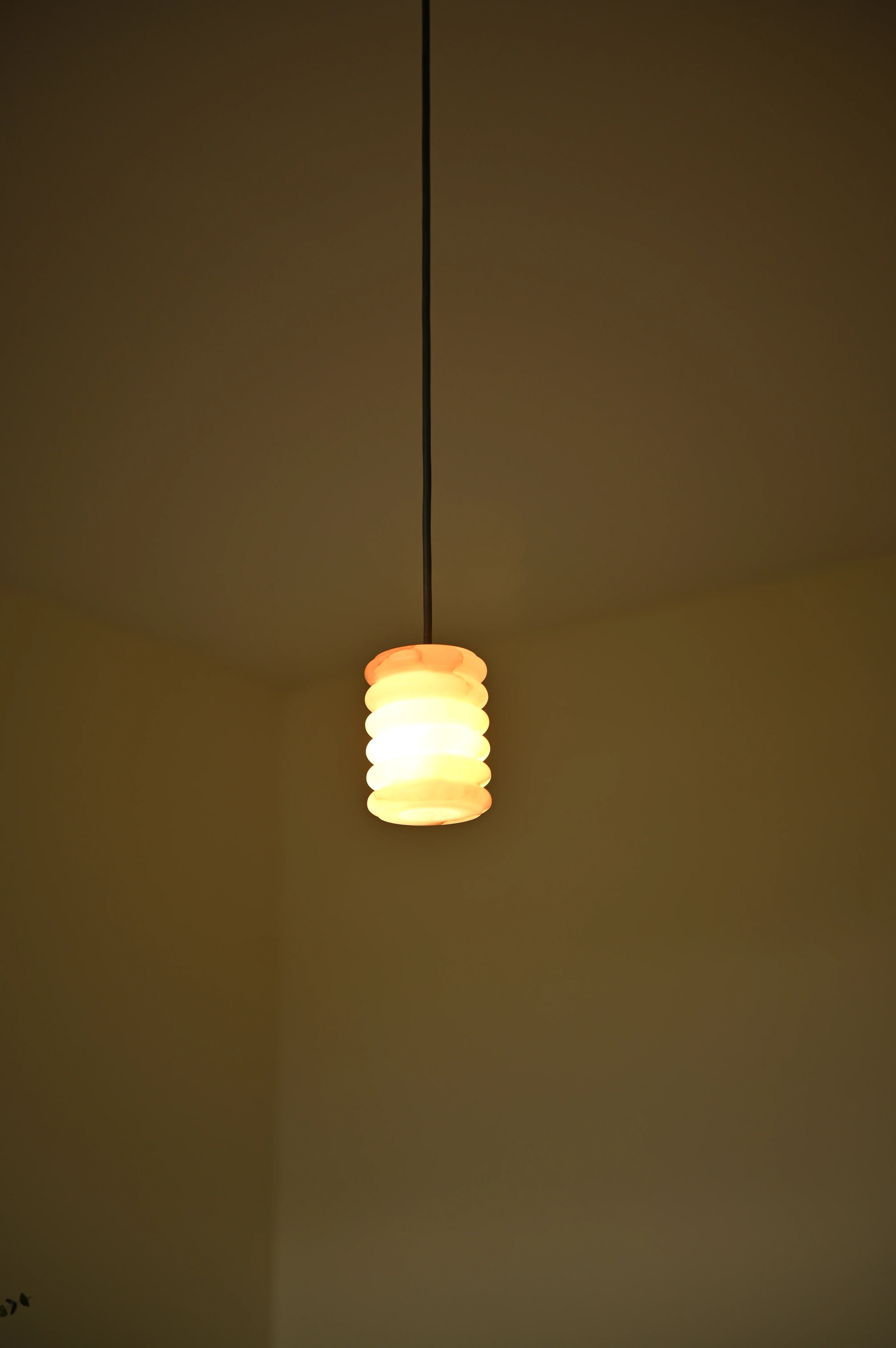 Lampa wisząca MANIKO FLUTA biały alabaster - Image 5